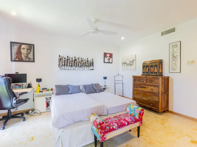 Live in paradise with sea and mountain views!