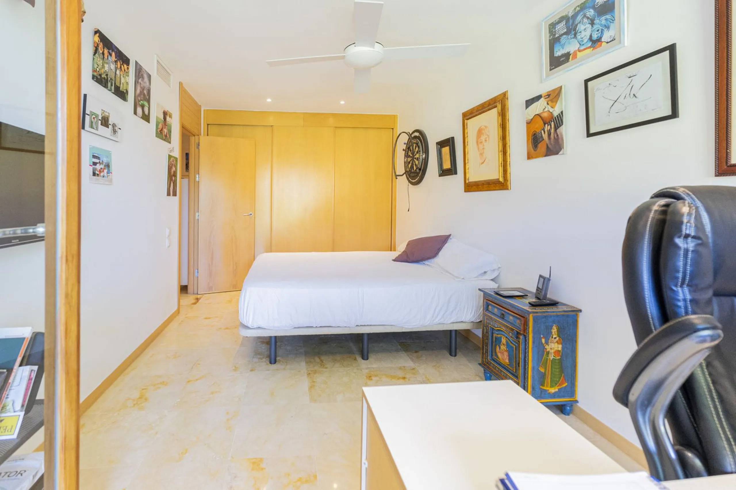 Live in paradise with sea and mountain views!