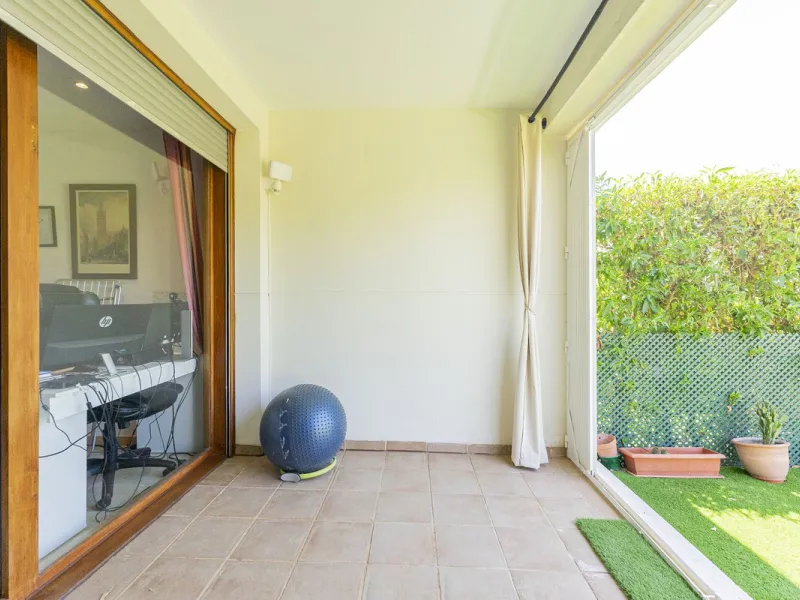 Live in paradise with sea and mountain views!