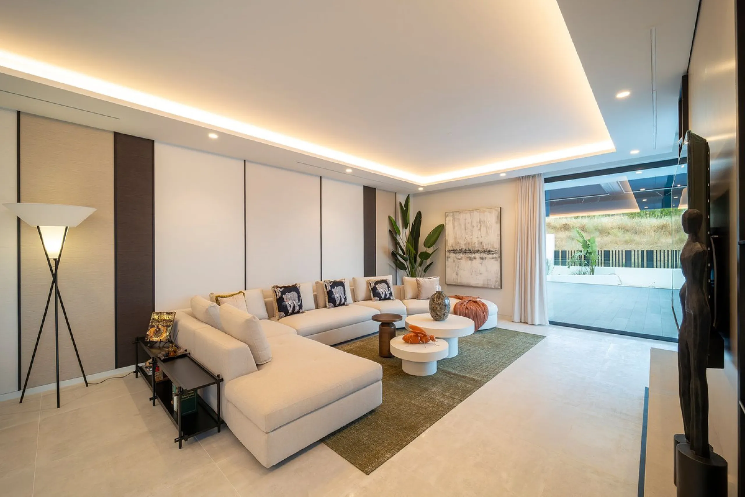 Exclusive Luxury Villa in El Paraíso Alto – Modern, Spacious, and Just Minutes from Puerto Banús & Estepona