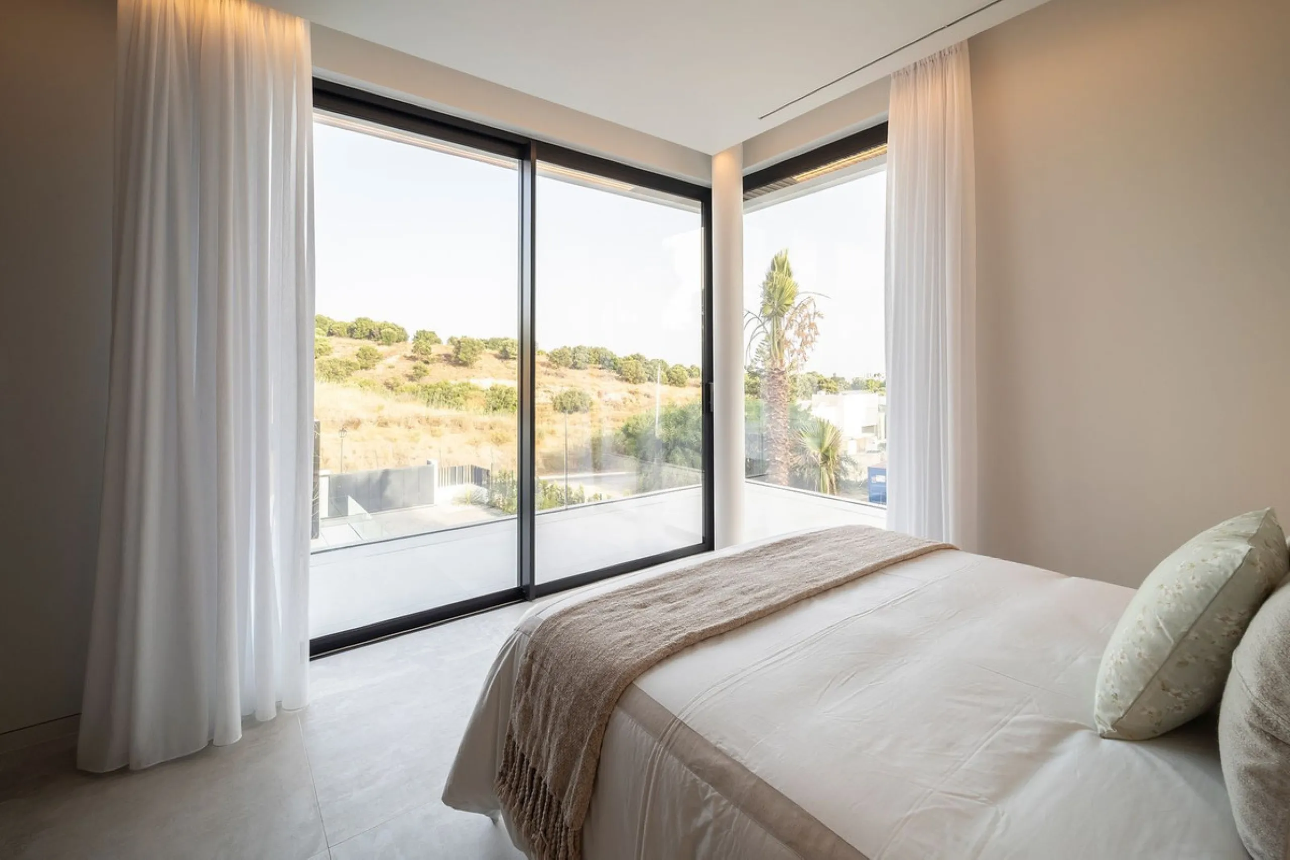 Exclusive Luxury Villa in El Paraíso Alto – Modern, Spacious, and Just Minutes from Puerto Banús & Estepona