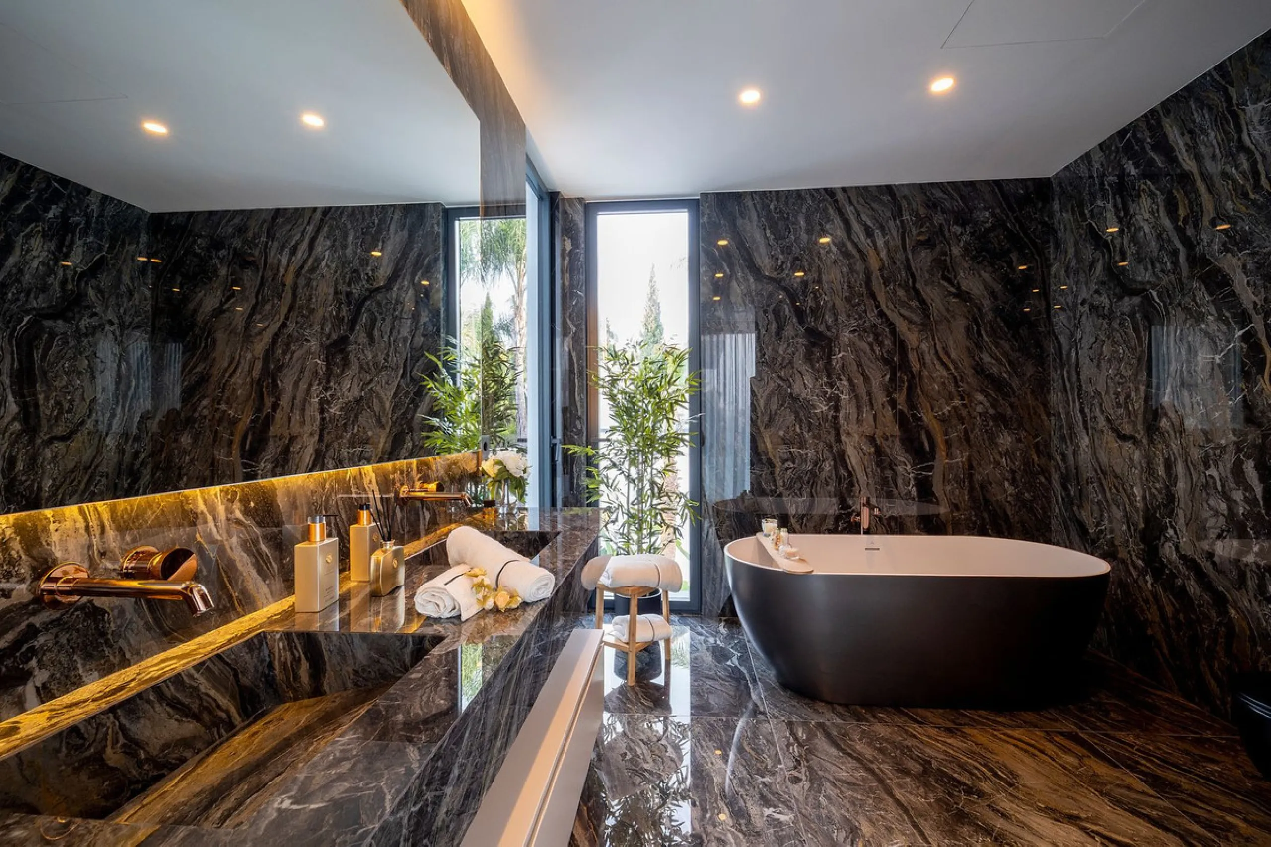 Exclusive Luxury Villa in El Paraíso Alto – Modern, Spacious, and Just Minutes from Puerto Banús & Estepona