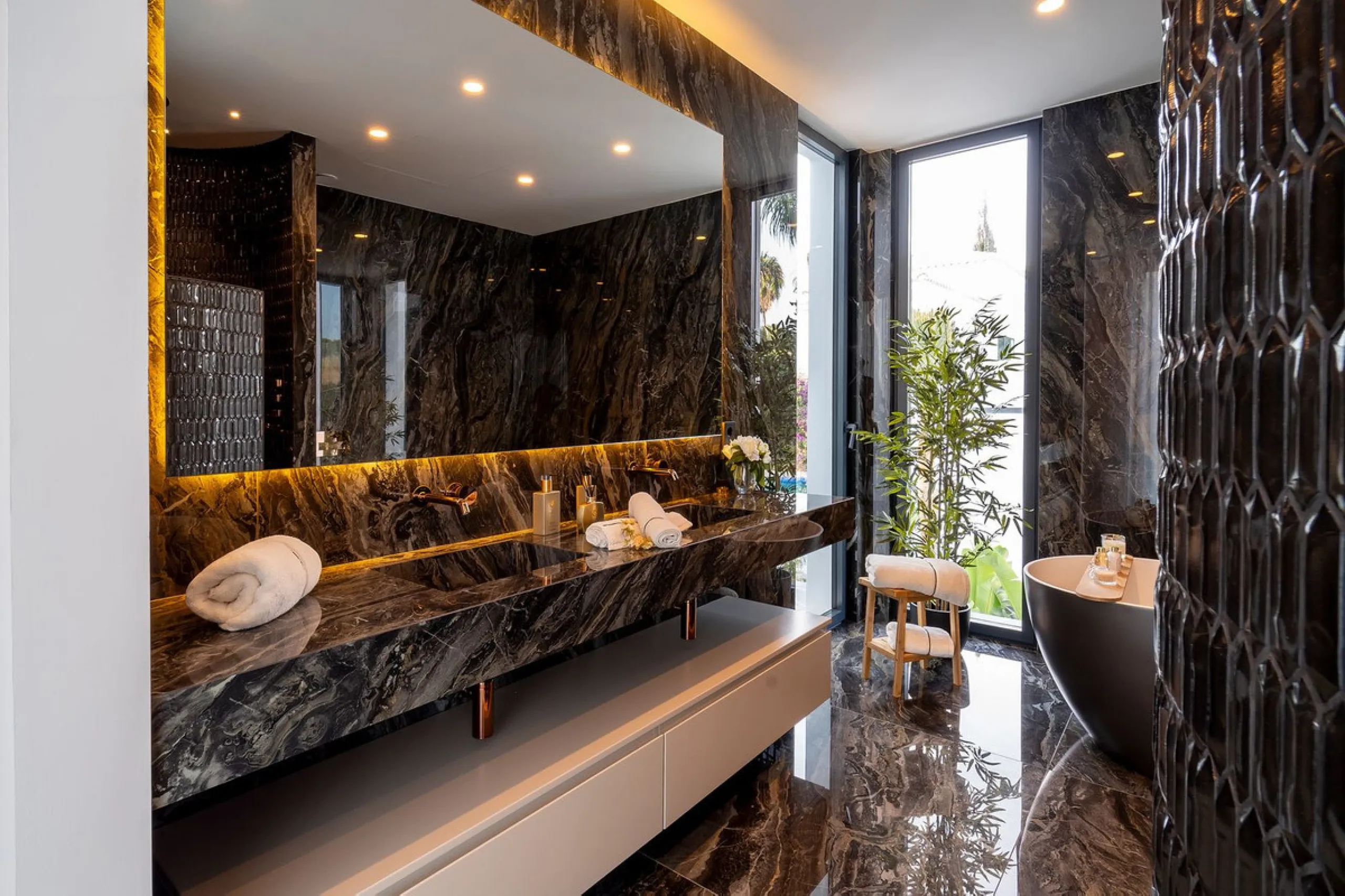 Exclusive Luxury Villa in El Paraíso Alto – Modern, Spacious, and Just Minutes from Puerto Banús & Estepona