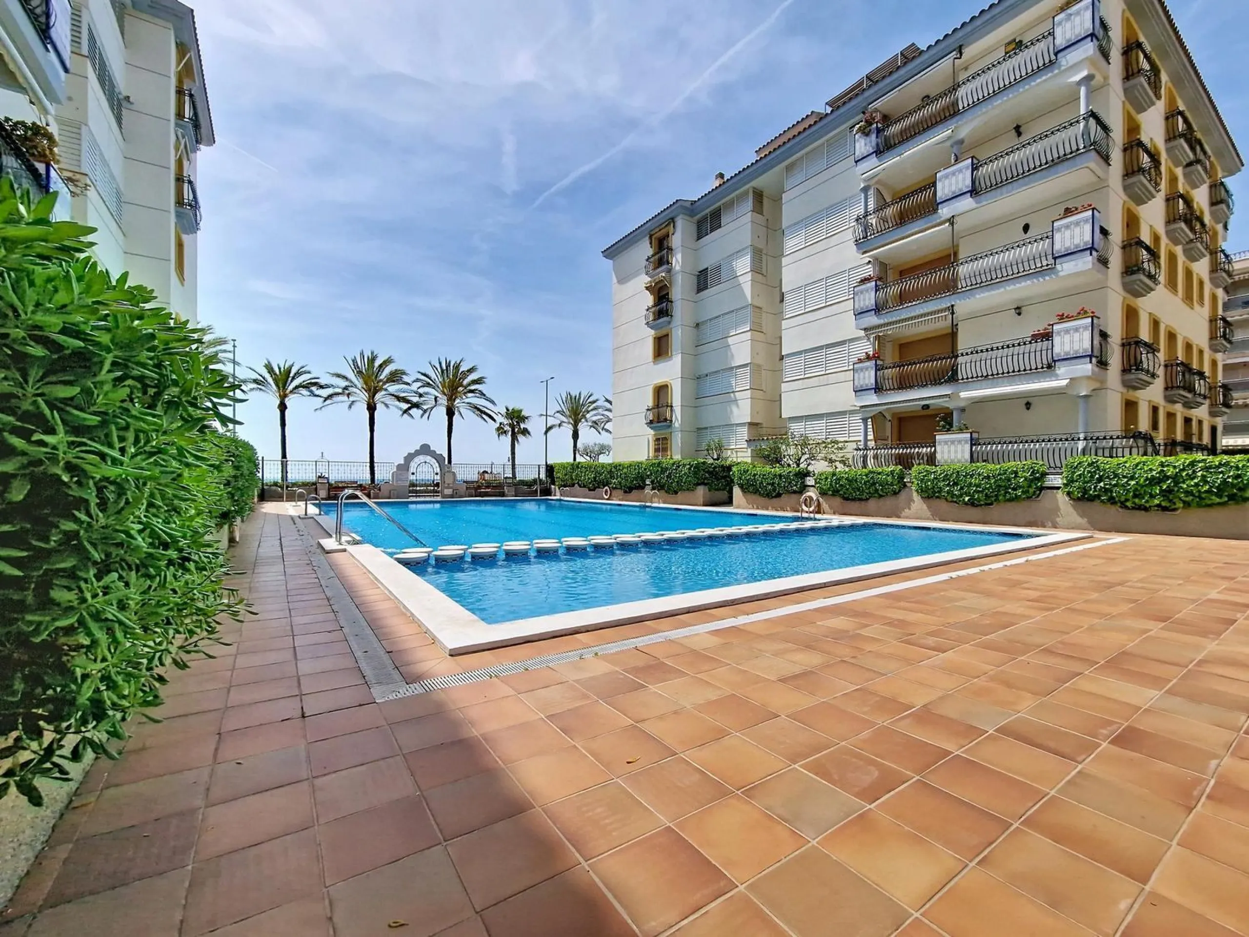Exclusive renovated penthouse with sea views and direct beach access in Calafell