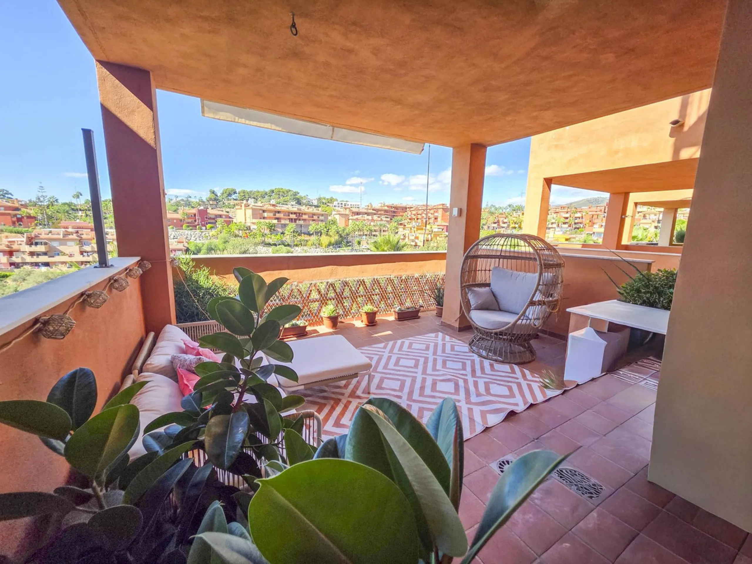 Renovated Apartment in La Reserva de Marbella – Marbella East