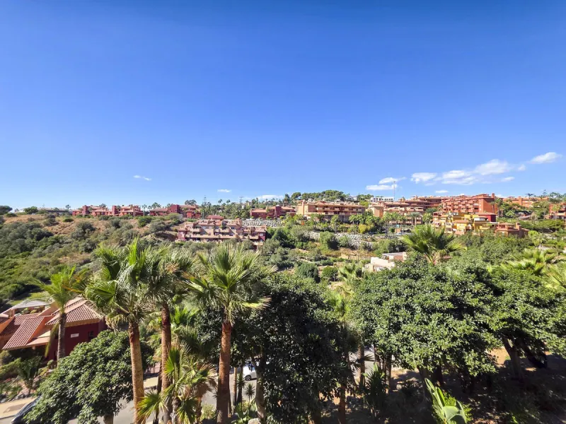 Renovated Apartment in La Reserva de Marbella – Marbella East