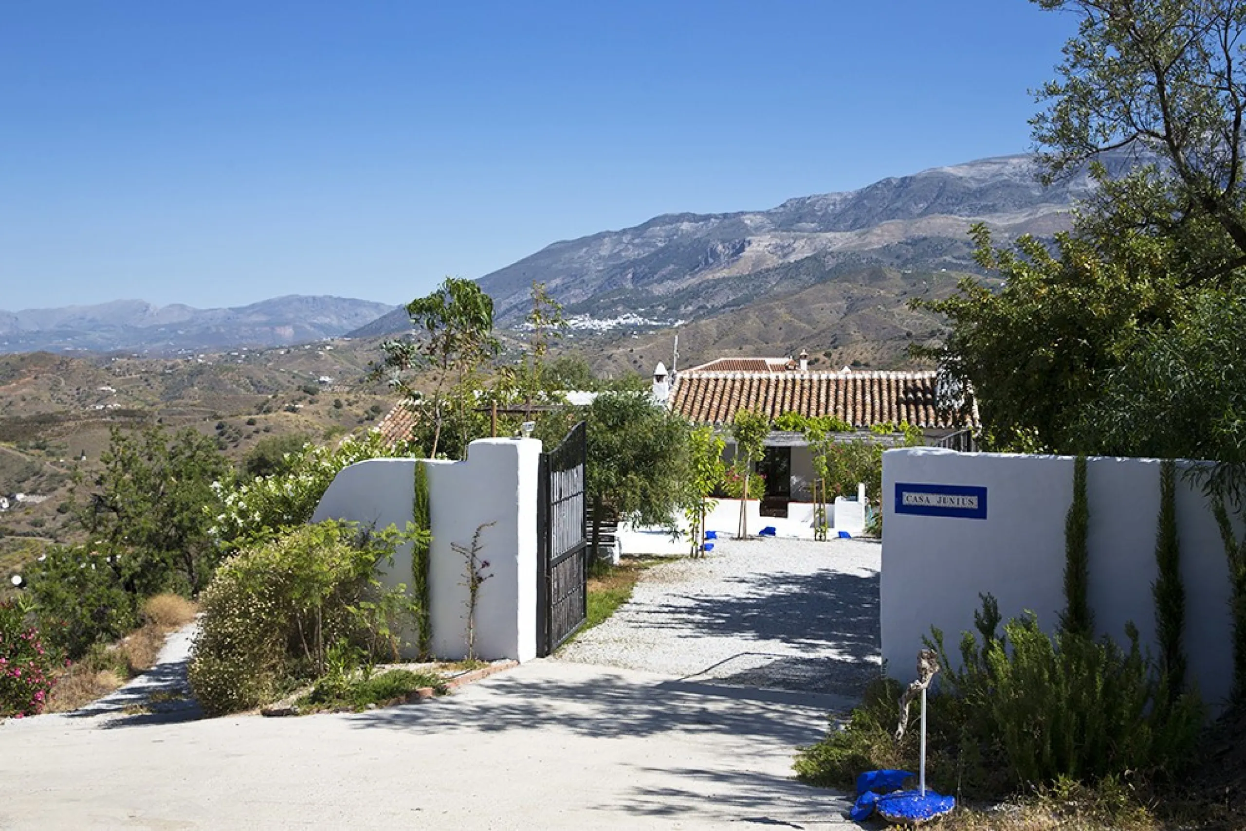 Nestled in the hills of Arenas, Málaga, this enchanting cortijo is more than just a home it's a Mediterranean haven full of character, peace, and possibility. Divided into three separate apartments, its perfectly suited for use as a charming B&B or a spac