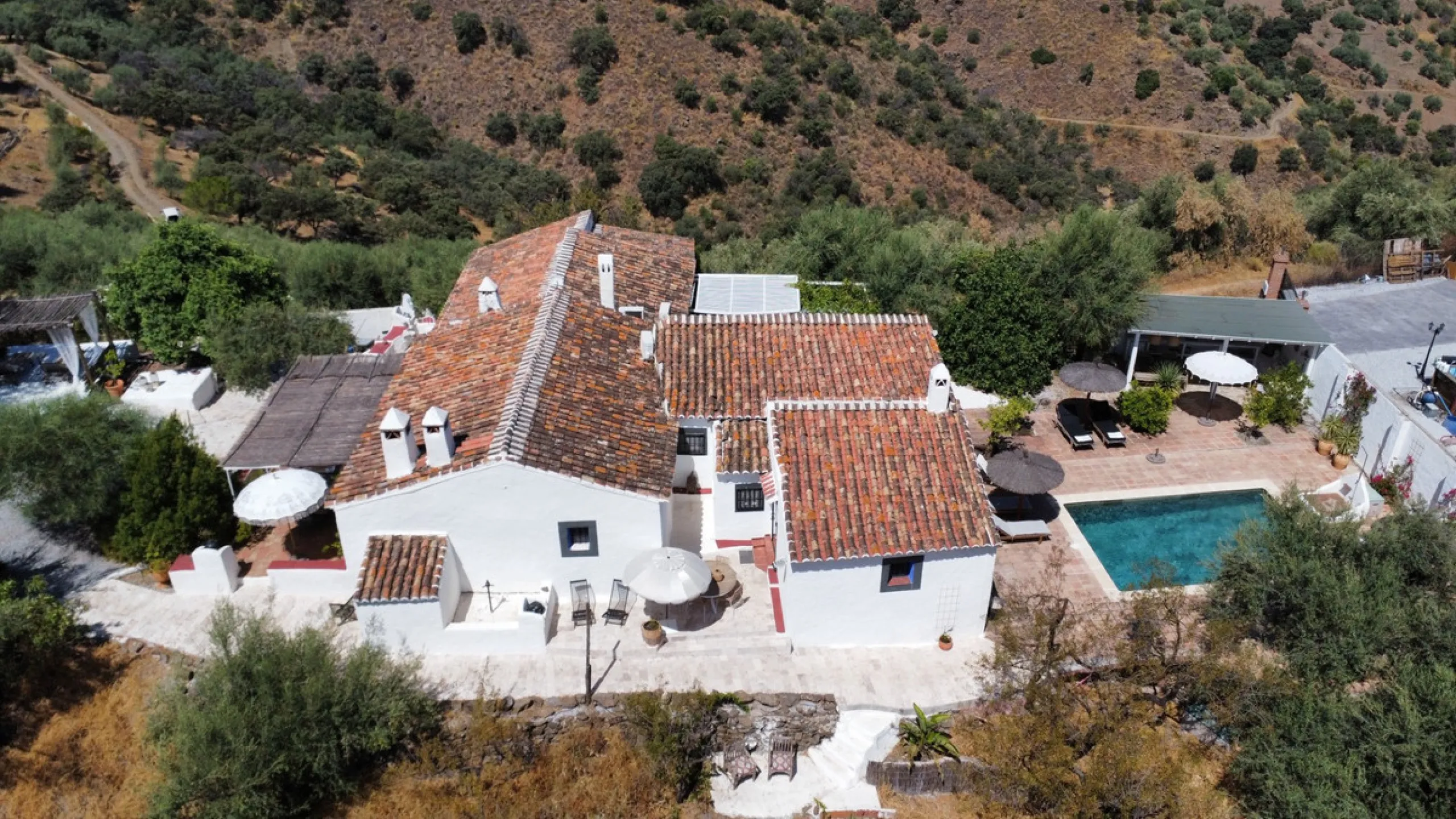 Nestled in the hills of Arenas, Málaga, this enchanting cortijo is more than just a home it's a Mediterranean haven full of character, peace, and possibility. Divided into three separate apartments, its perfectly suited for use as a charming B&B or a spac