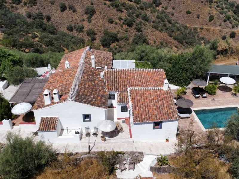 Nestled in the hills of Arenas, Málaga, this enchanting cortijo is more than just a home it's a Mediterranean haven full of character, peace, and possibility. Divided into three separate apartments, its perfectly suited for use as a charming B&B or a spac