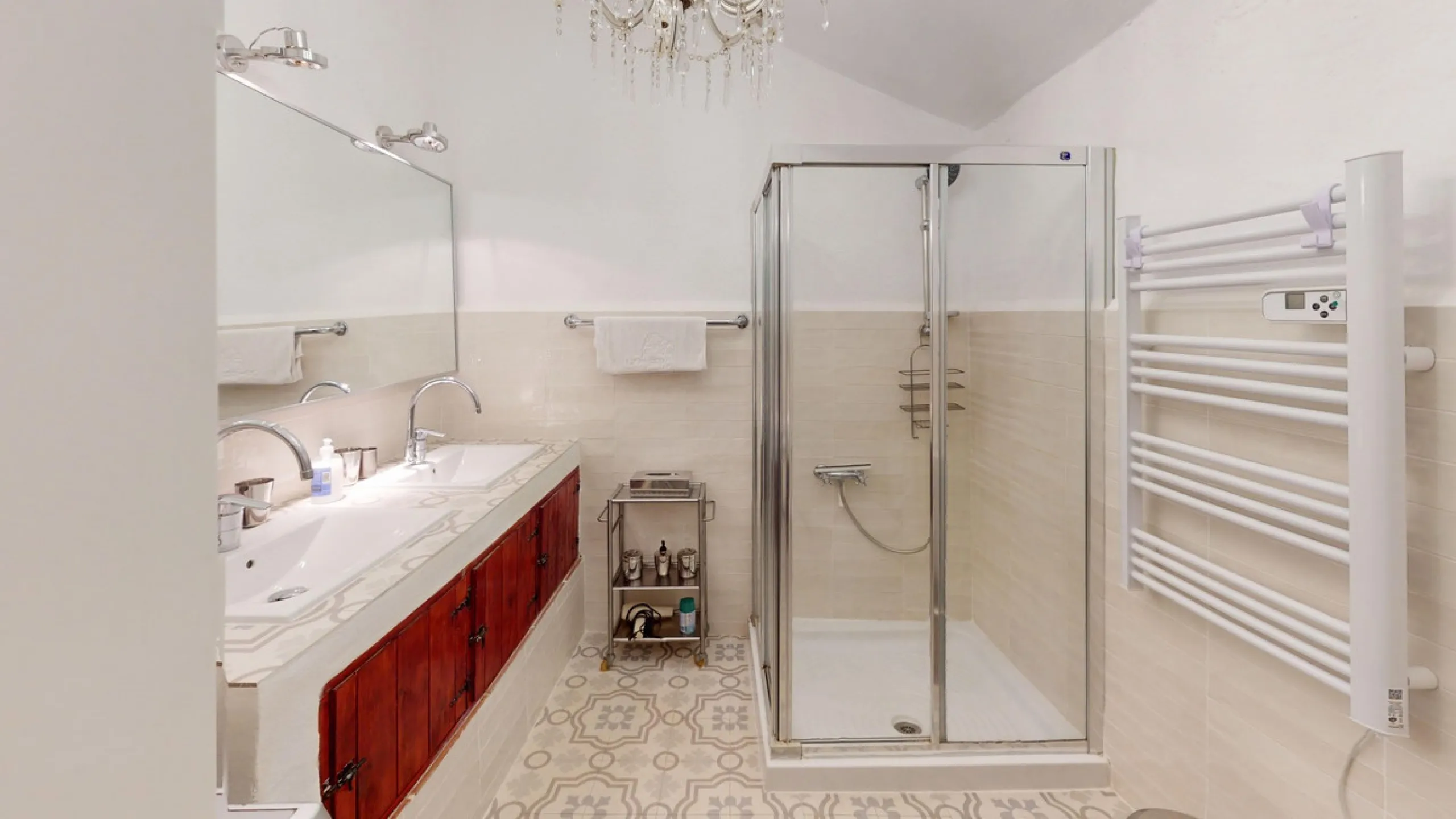 Nestled in the hills of Arenas, Málaga, this enchanting cortijo is more than just a home it's a Mediterranean haven full of character, peace, and possibility. Divided into three separate apartments, its perfectly suited for use as a charming B&B or a spac