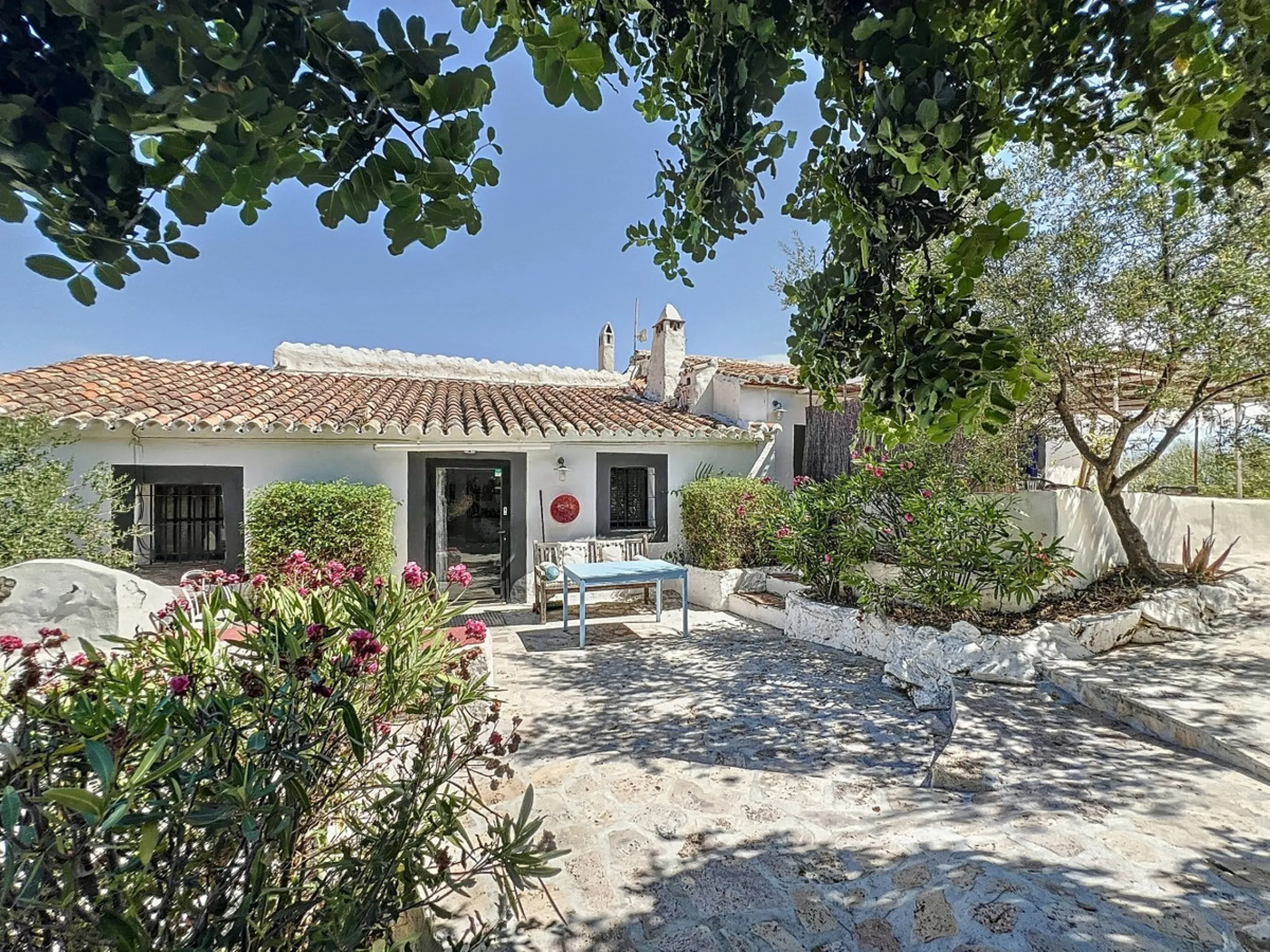 Nestled in the hills of Arenas, Málaga, this enchanting cortijo is more than just a home it's a Mediterranean haven full of character, peace, and possibility. Divided into three separate apartments, its perfectly suited for use as a charming B&B or a spac