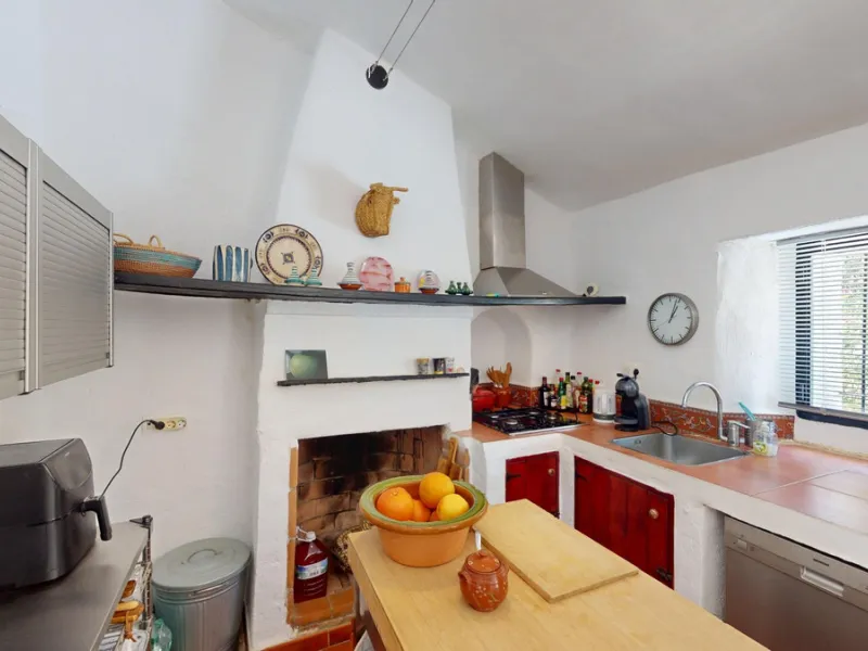 Nestled in the hills of Arenas, Málaga, this enchanting cortijo is more than just a home it's a Mediterranean haven full of character, peace, and possibility. Divided into three separate apartments, its perfectly suited for use as a charming B&B or a spac