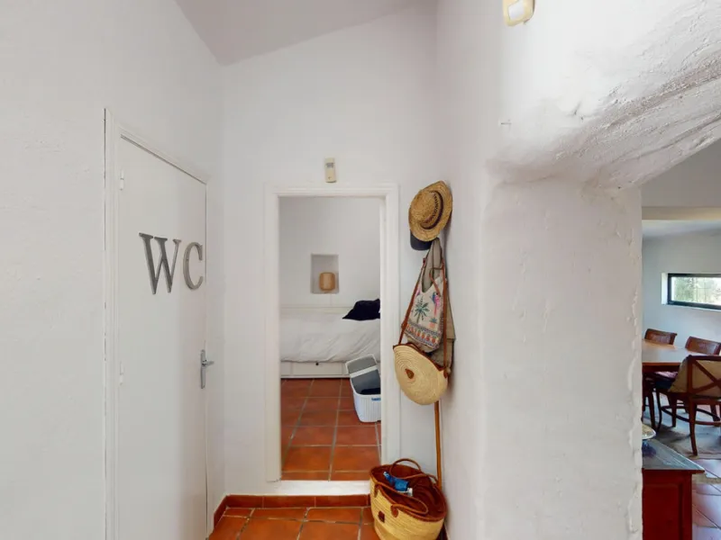 Nestled in the hills of Arenas, Málaga, this enchanting cortijo is more than just a home it's a Mediterranean haven full of character, peace, and possibility. Divided into three separate apartments, its perfectly suited for use as a charming B&B or a spac