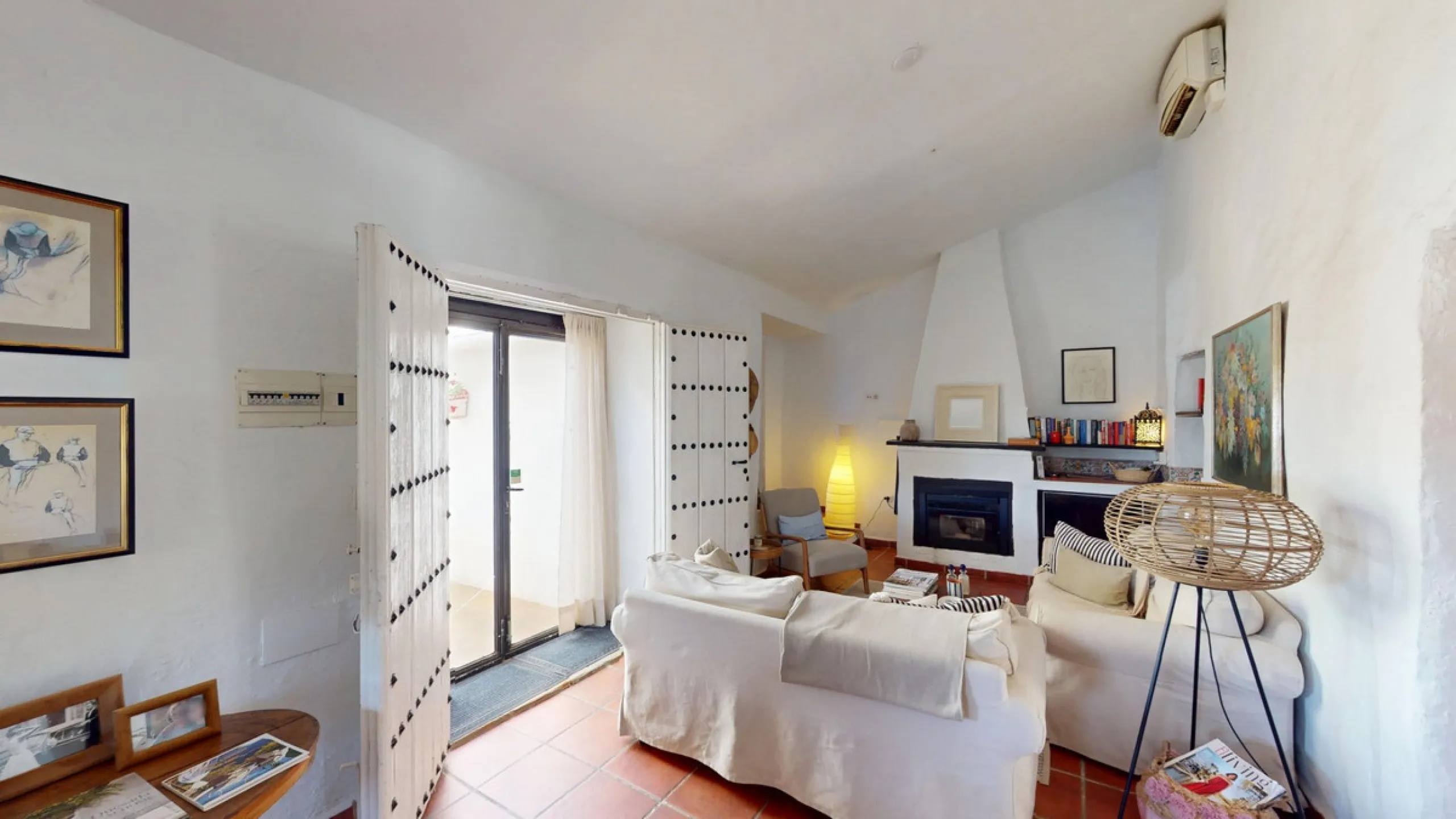Nestled in the hills of Arenas, Málaga, this enchanting cortijo is more than just a home it's a Mediterranean haven full of character, peace, and possibility. Divided into three separate apartments, its perfectly suited for use as a charming B&B or a spac