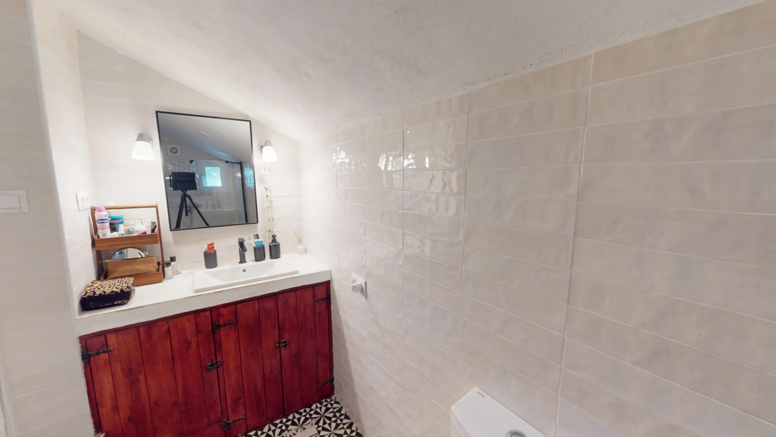 Nestled in the hills of Arenas, Málaga, this enchanting cortijo is more than just a home it's a Mediterranean haven full of character, peace, and possibility. Divided into three separate apartments, its perfectly suited for use as a charming B&B or a spac