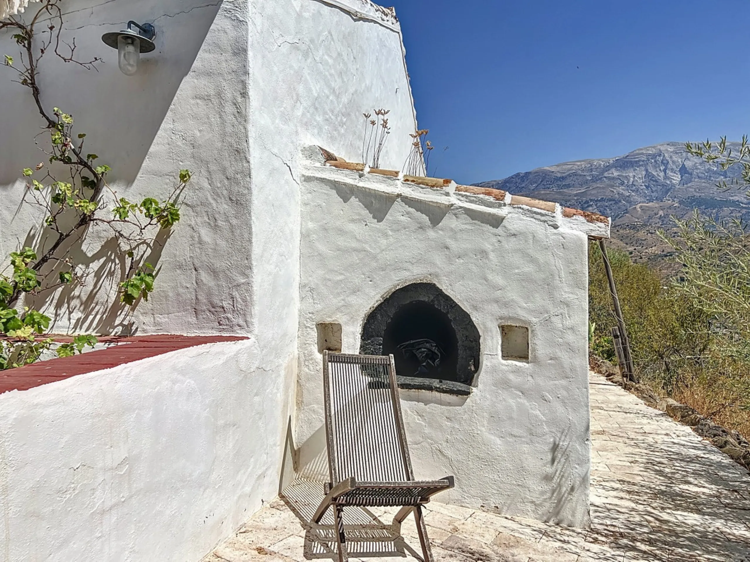Nestled in the hills of Arenas, Málaga, this enchanting cortijo is more than just a home it's a Mediterranean haven full of character, peace, and possibility. Divided into three separate apartments, its perfectly suited for use as a charming B&B or a spac