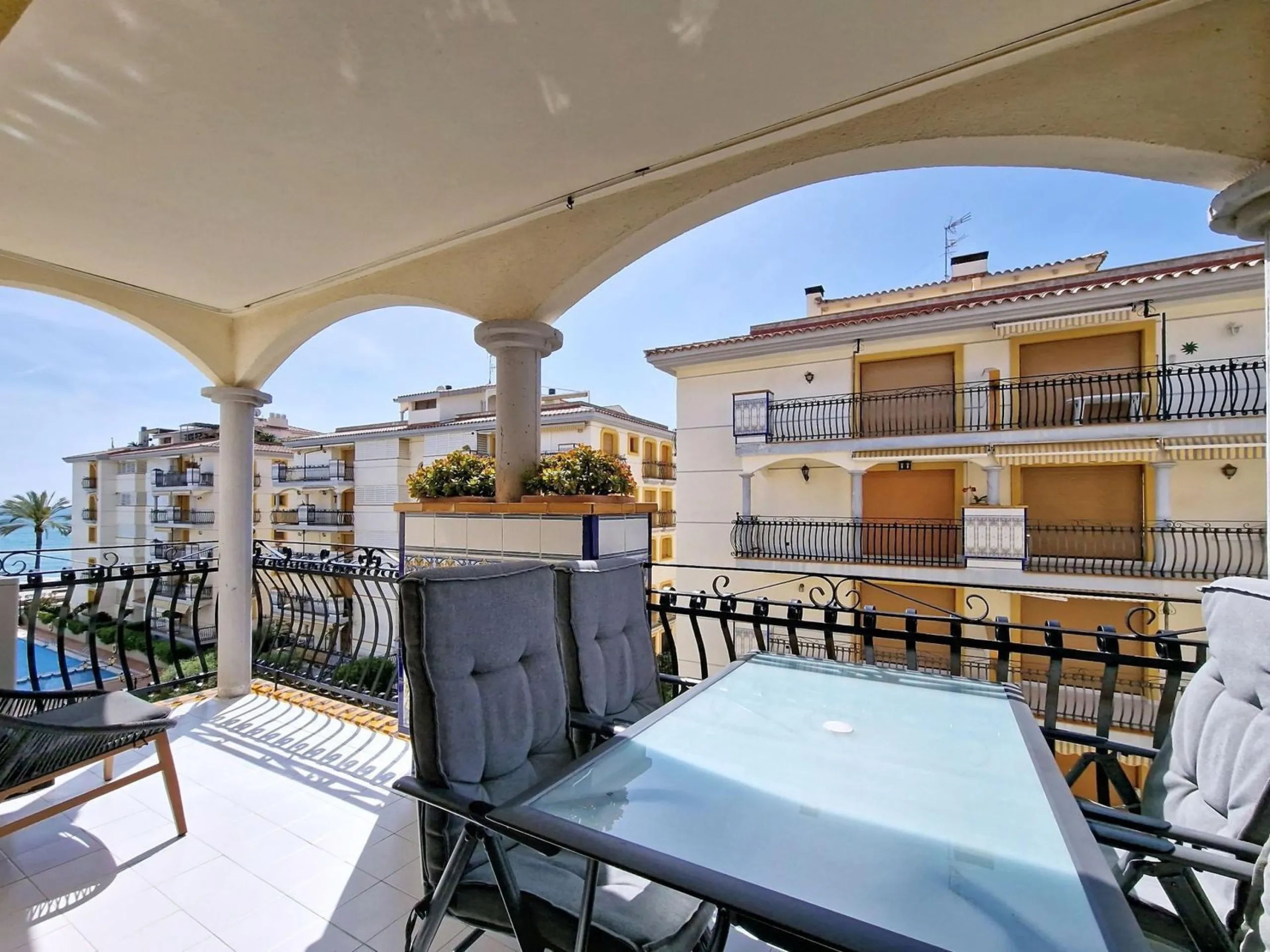 Exclusive renovated penthouse with sea views and direct beach access in Calafell