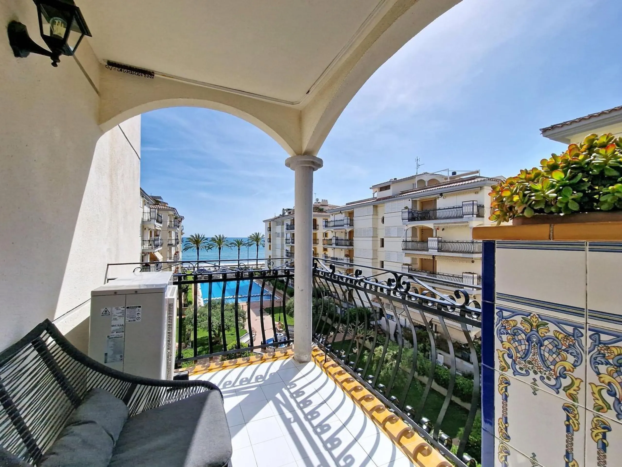 Exclusive renovated penthouse with sea views and direct beach access in Calafell