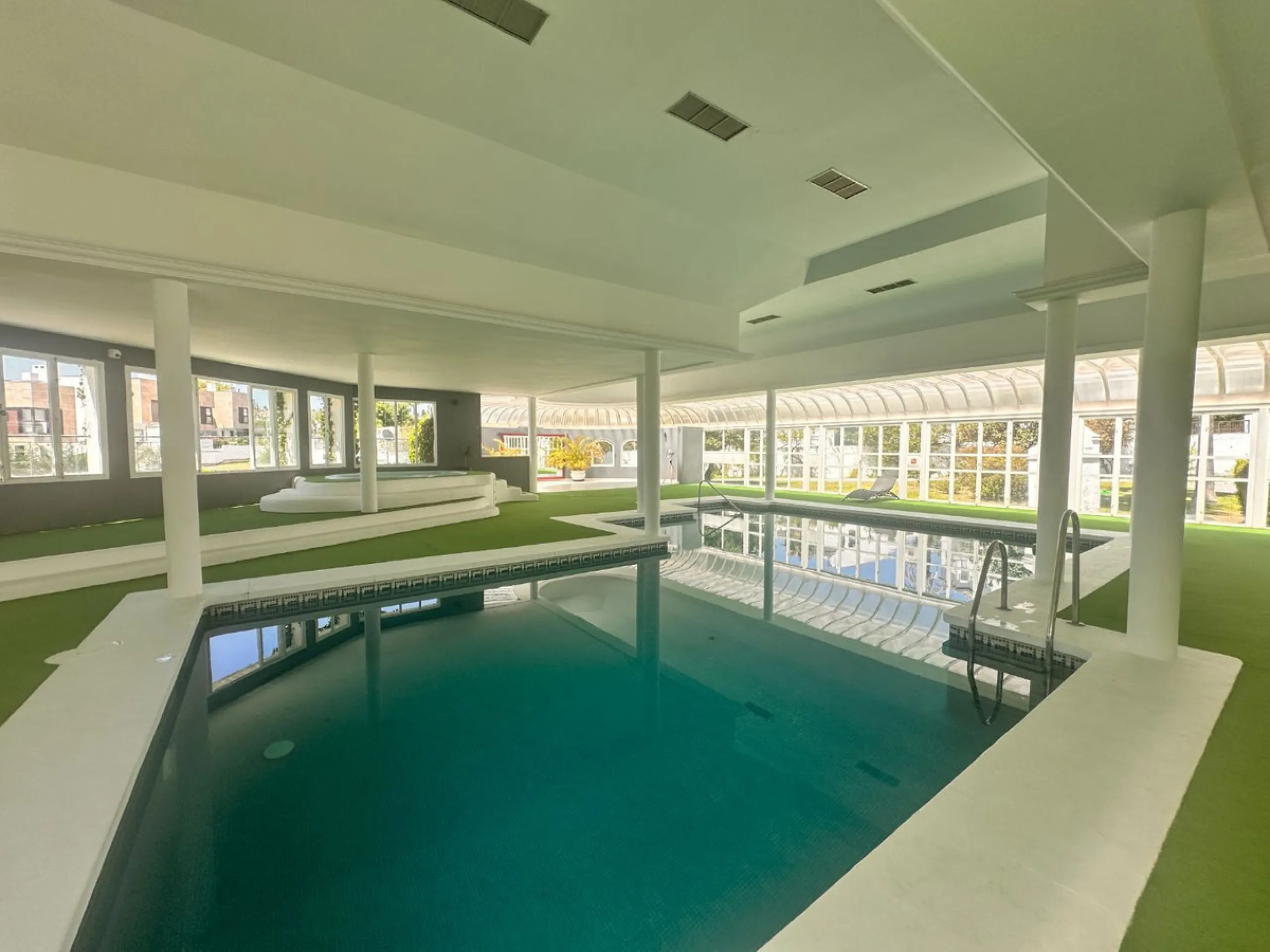 Bright and Spacious One-Bedroom Apartment in Le Village – Marbella
