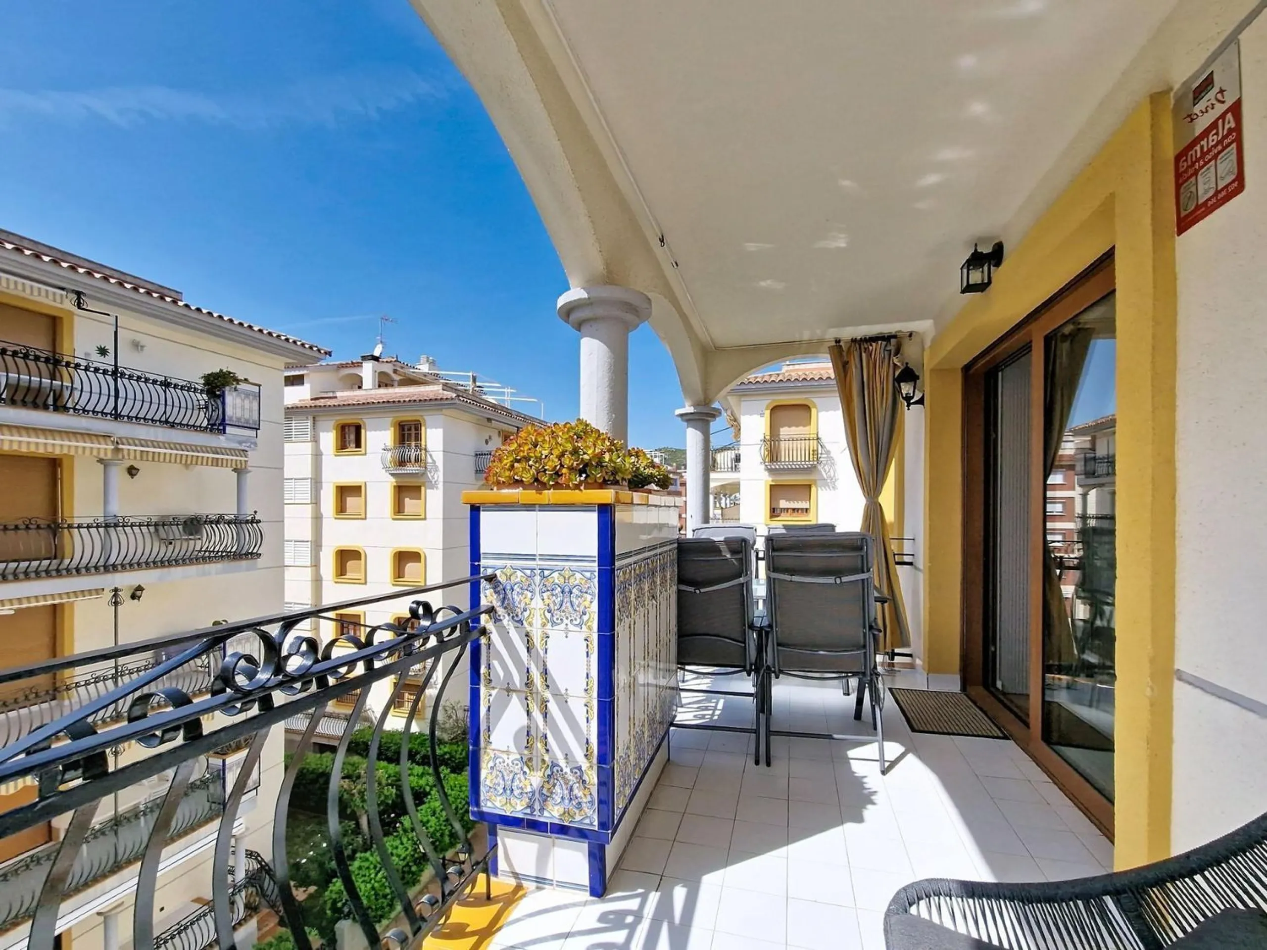 Exclusive renovated penthouse with sea views and direct beach access in Calafell