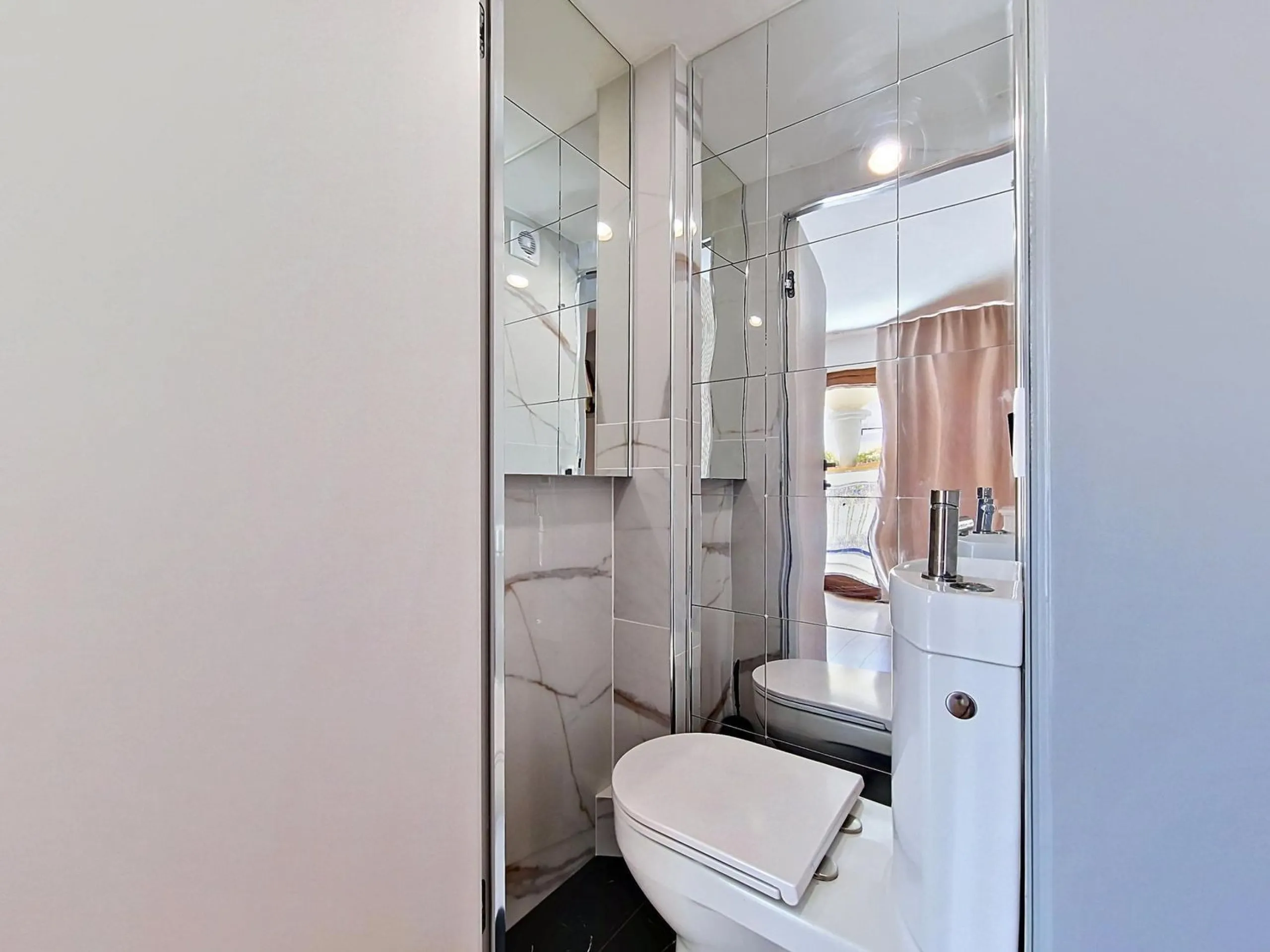 Exclusive renovated penthouse with sea views and direct beach access in Calafell