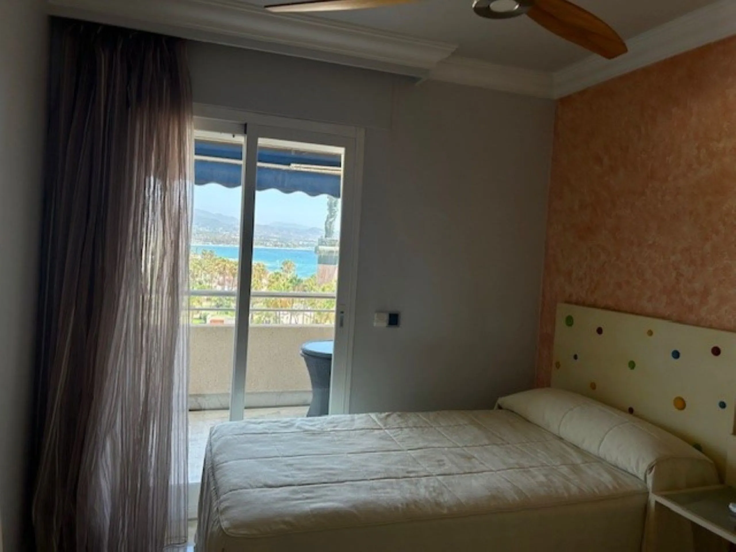 Fantastic 3 bedrooms, corner apartment on a 5th floor for sale in Marina Banus. Open sea views. lots of light as it is South facing. Immaculate!!! Parking and storeroom included in the price.
