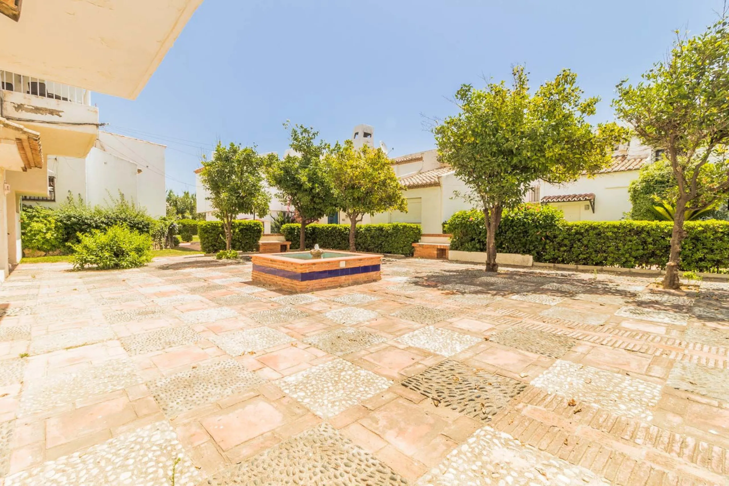 Fantastic commercial premises for sale in Bahía Dorada, Estepona