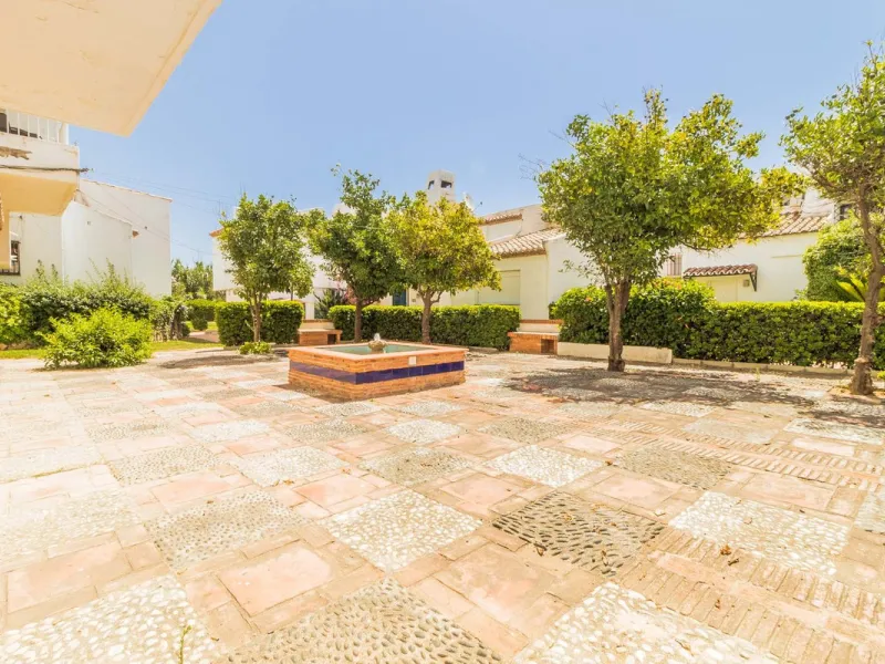 Fantastic commercial premises for sale in Bahía Dorada, Estepona