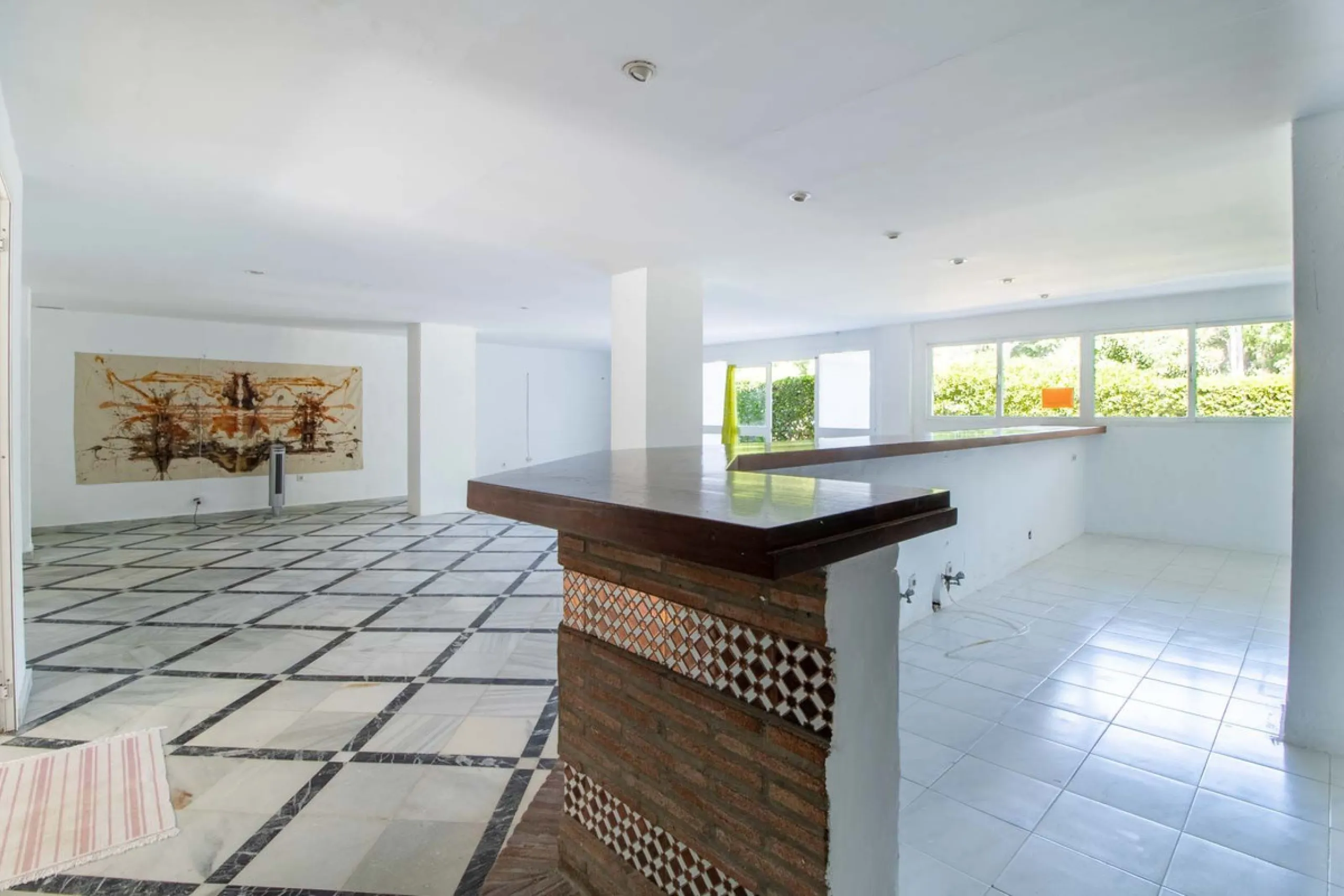 Fantastic commercial premises for sale in Bahía Dorada, Estepona