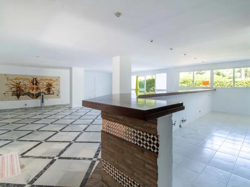 Fantastic commercial premises for sale in Bahía Dorada, Estepona