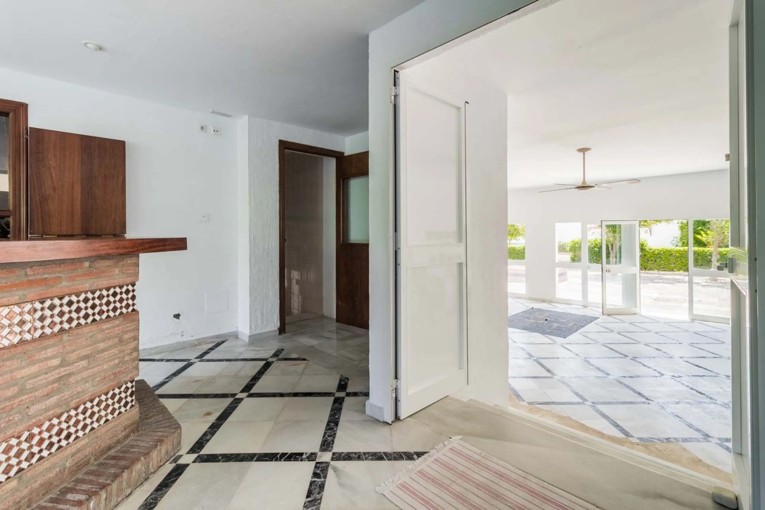 Fantastic commercial premises for sale in Bahía Dorada, Estepona