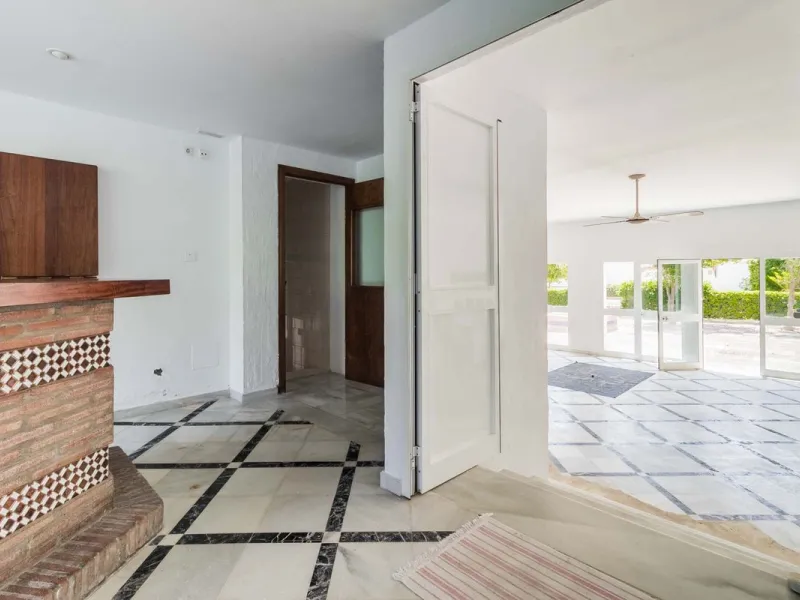 Fantastic commercial premises for sale in Bahía Dorada, Estepona