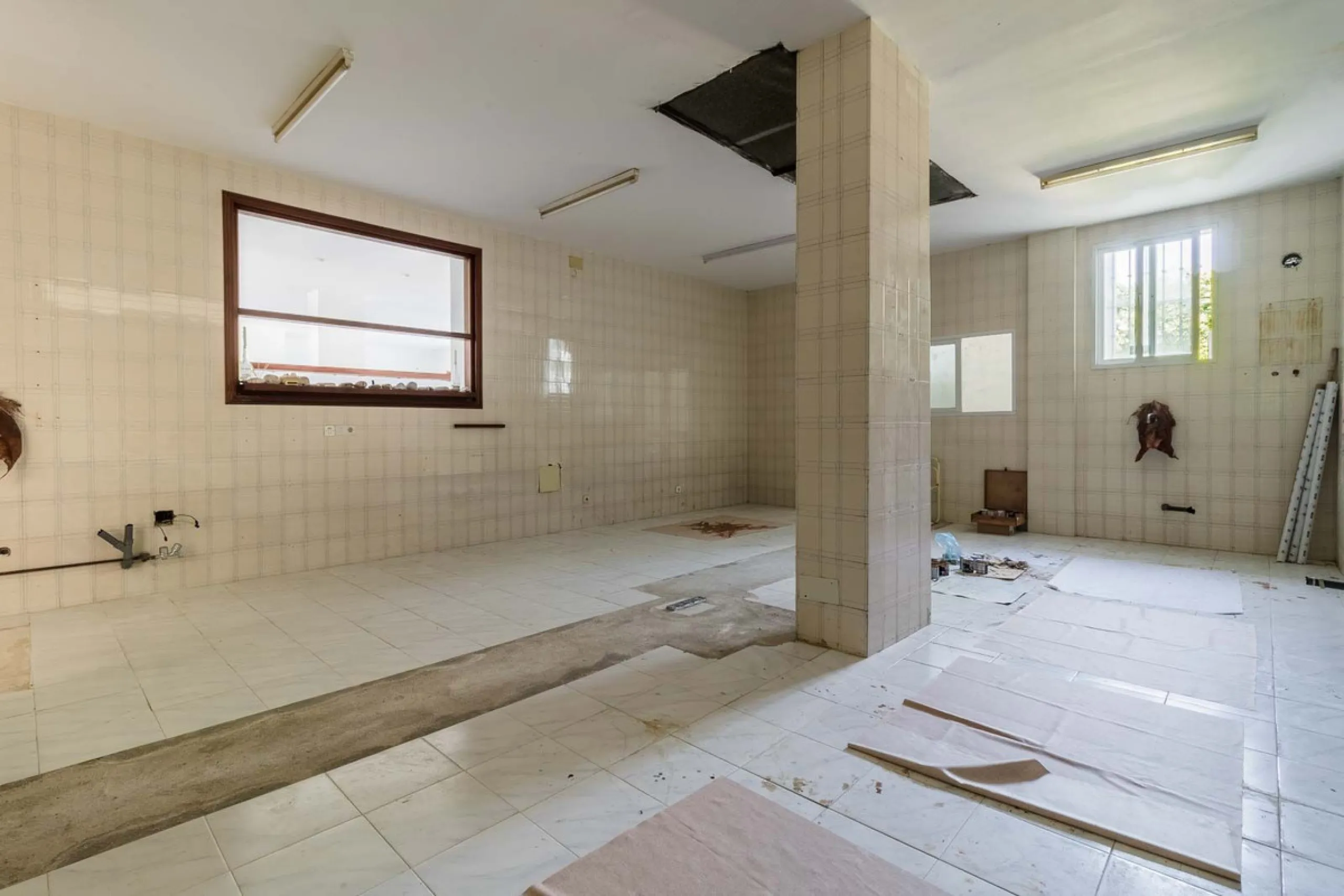 Fantastic commercial premises for sale in Bahía Dorada, Estepona