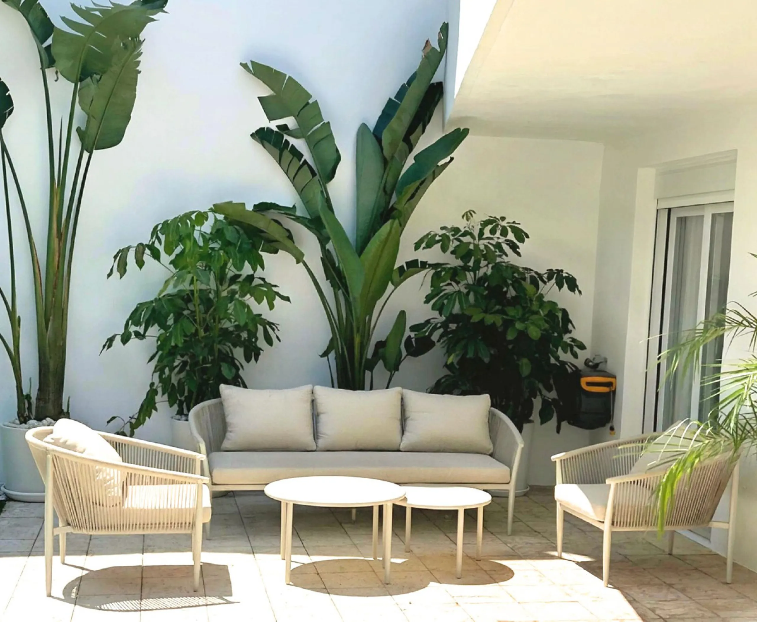 ELEGANT GROUND FLOOR RETREAT WITH PRIVATE GARDEN IN NUEVA ANDALUCÍA