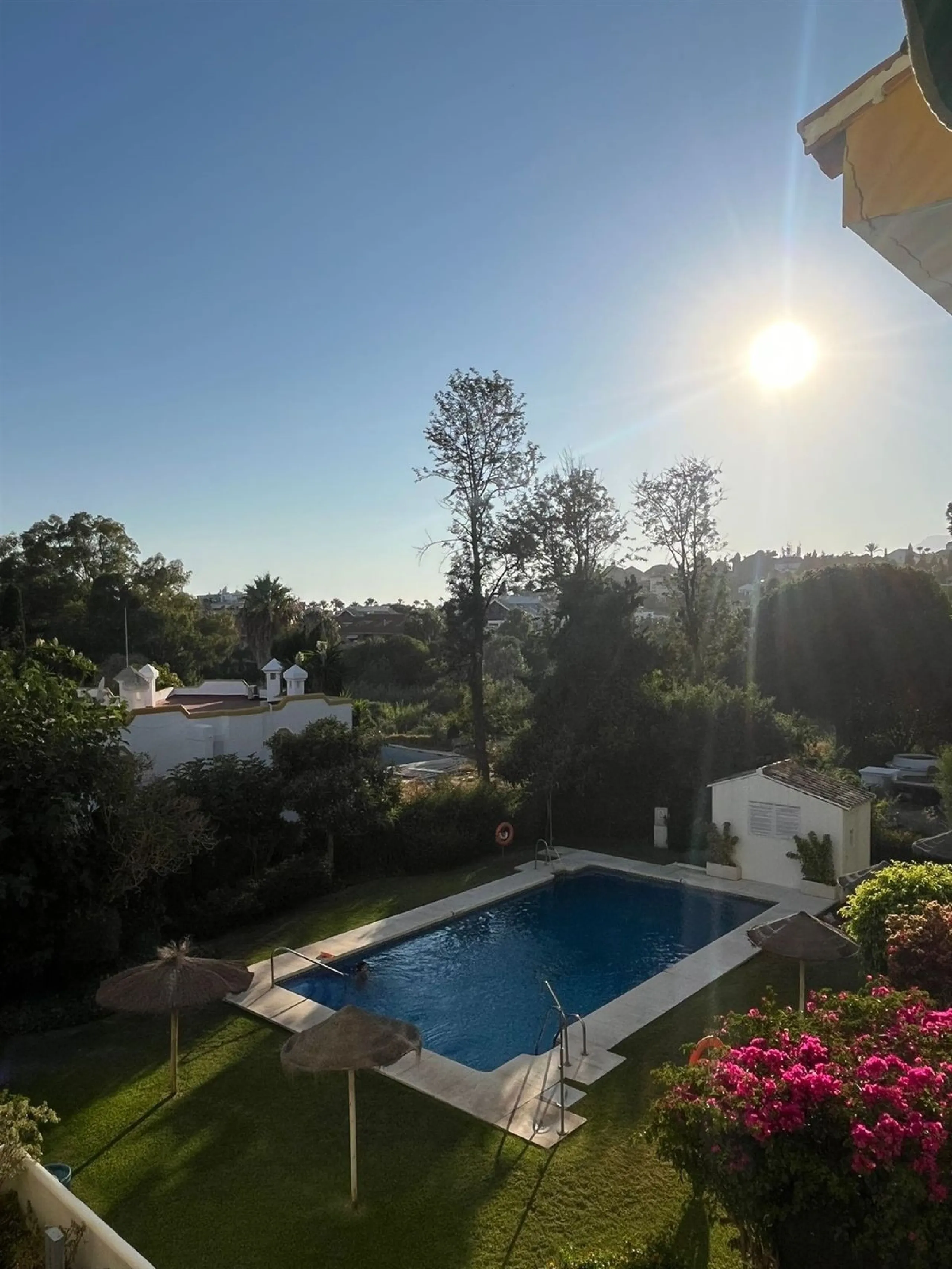Newly renovated apartment with aprox 5 min walk to the beach in Artola Baja area. The apartment building has approved rental license.