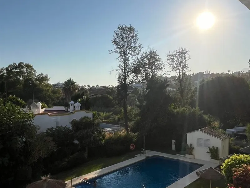 Newly renovated apartment with aprox 5 min walk to the beach in Artola Baja area. The apartment building has approved rental license.