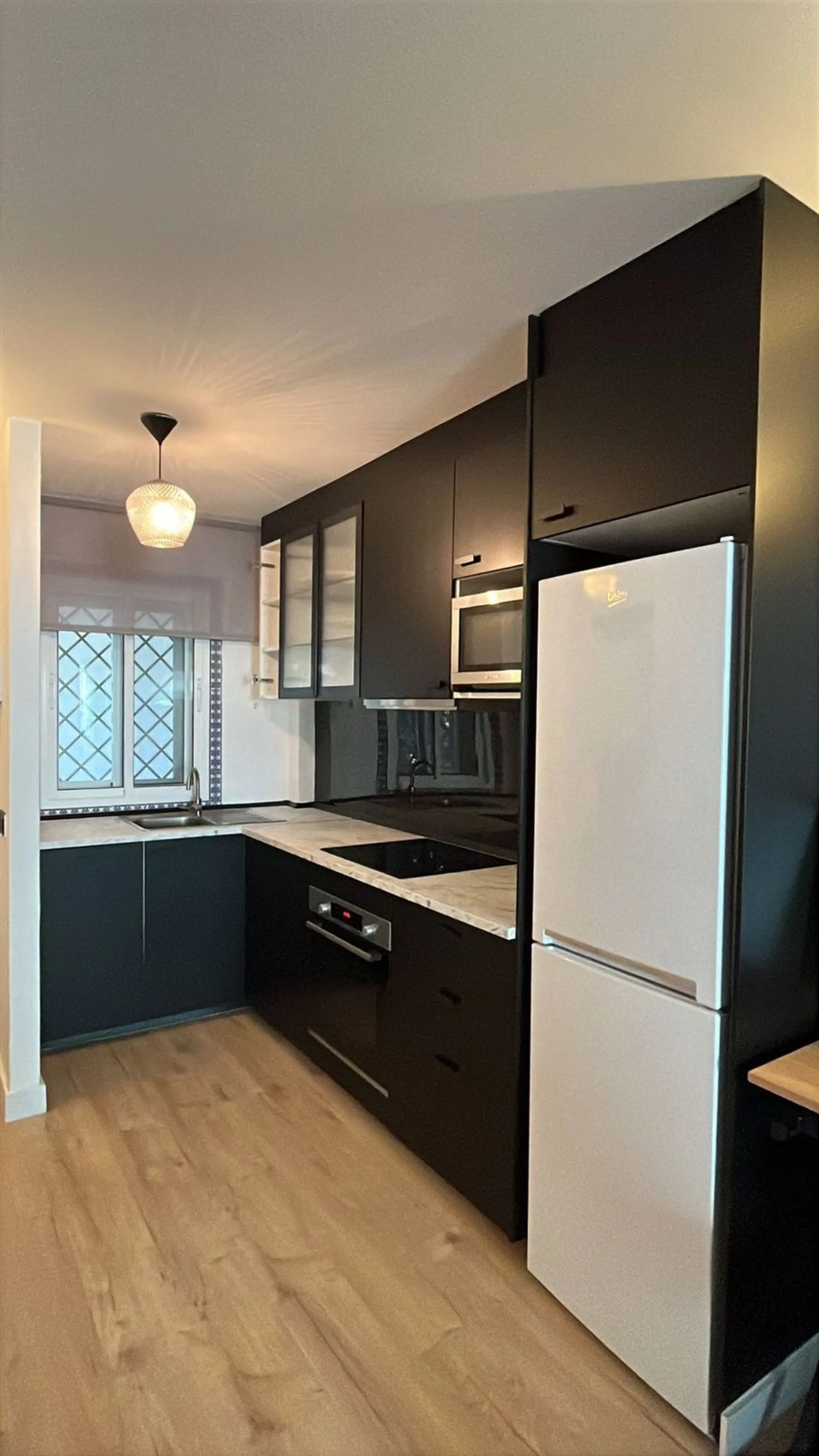 Newly renovated apartment with aprox 5 min walk to the beach in Artola Baja area. The apartment building has approved rental license.