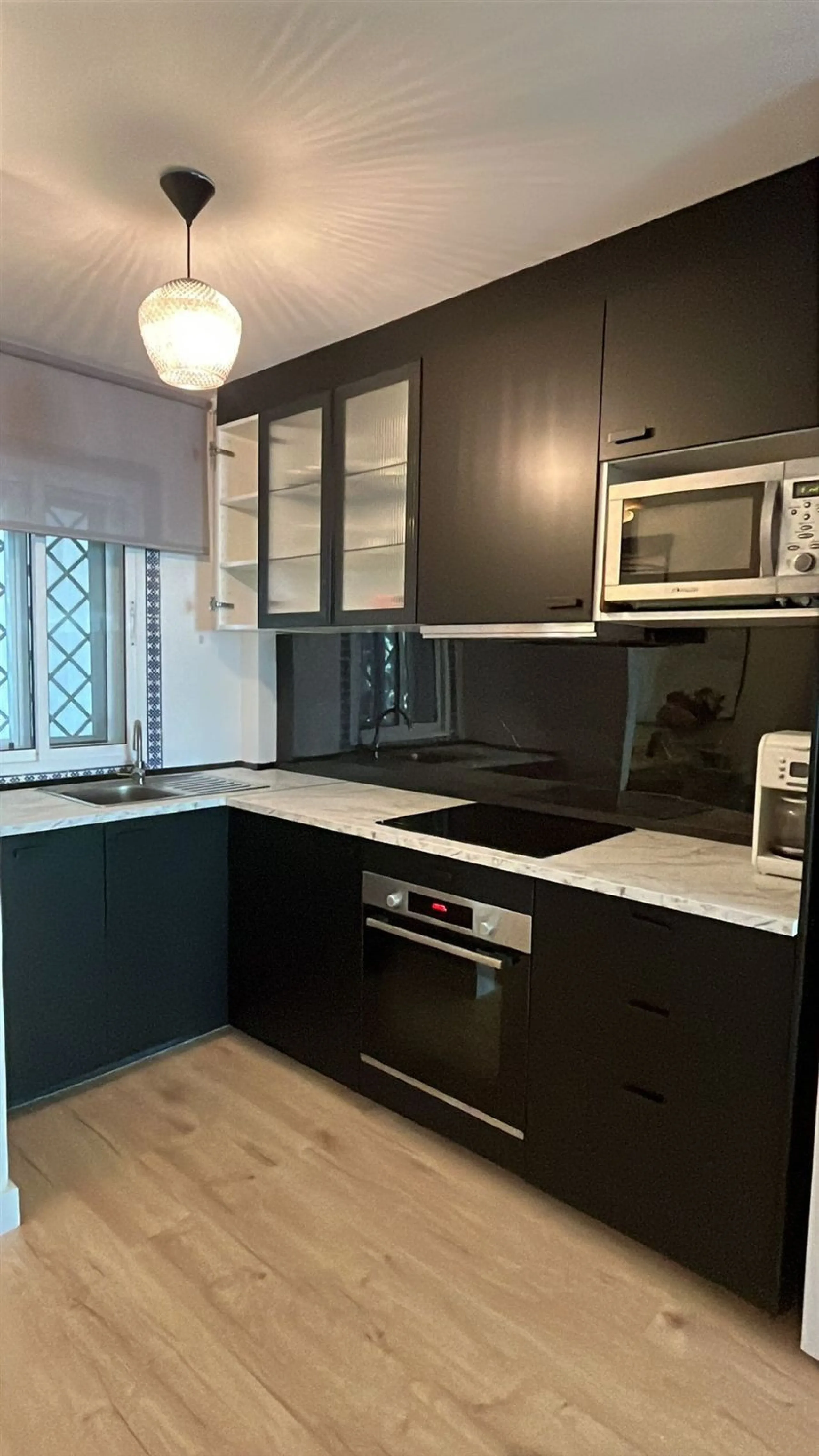 Newly renovated apartment with aprox 5 min walk to the beach in Artola Baja area. The apartment building has approved rental license.