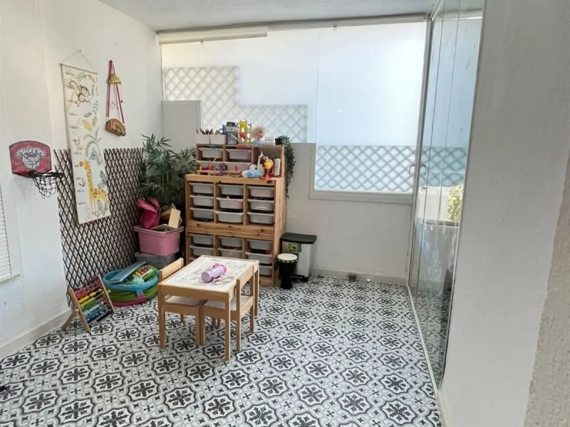 Newly renovated apartment with aprox 5 min walk to the beach in Artola Baja area. The apartment building has approved rental license.