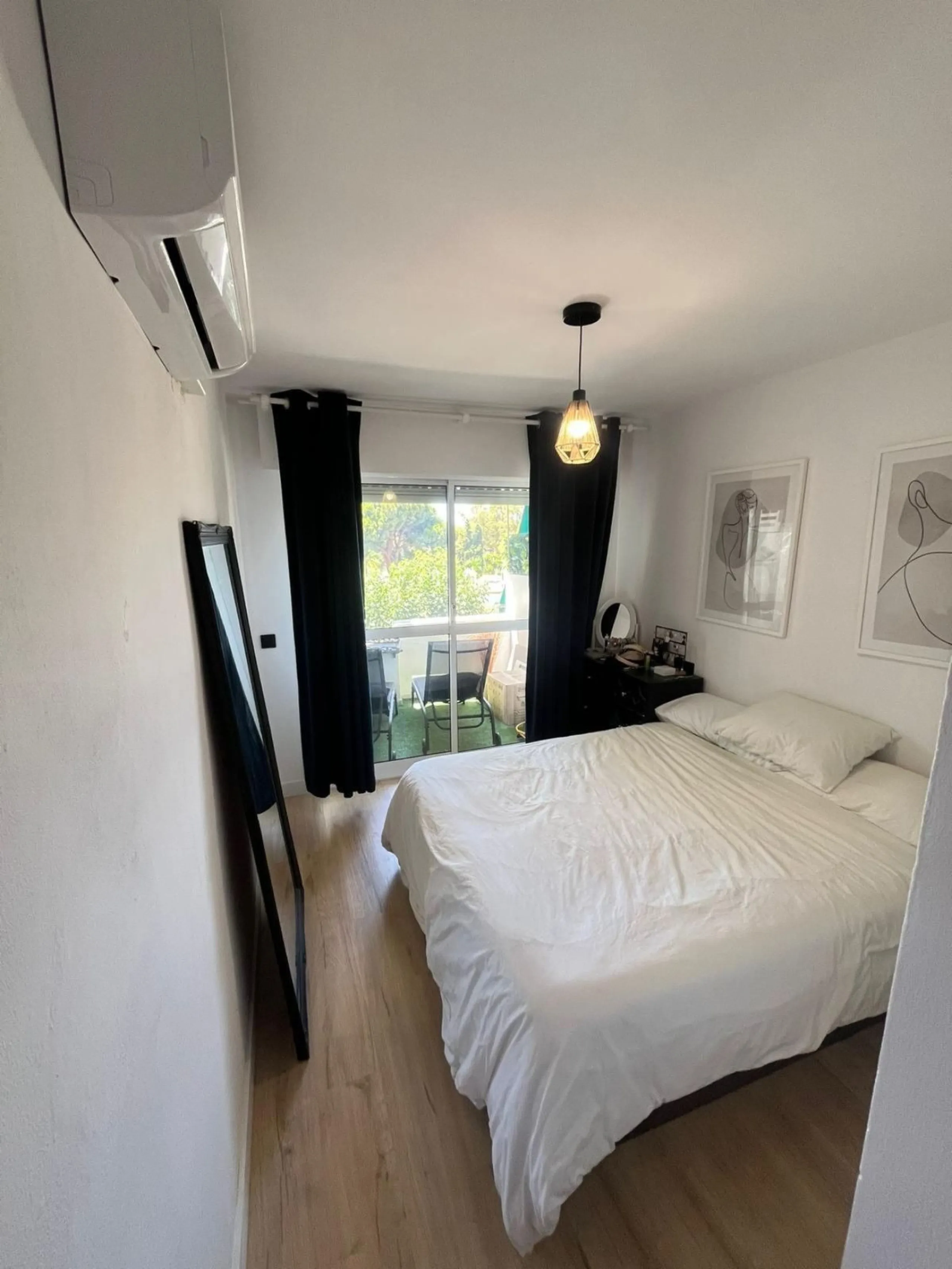 Newly renovated apartment with aprox 5 min walk to the beach in Artola Baja area. The apartment building has approved rental license.
