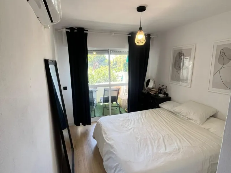 Newly renovated apartment with aprox 5 min walk to the beach in Artola Baja area. The apartment building has approved rental license.