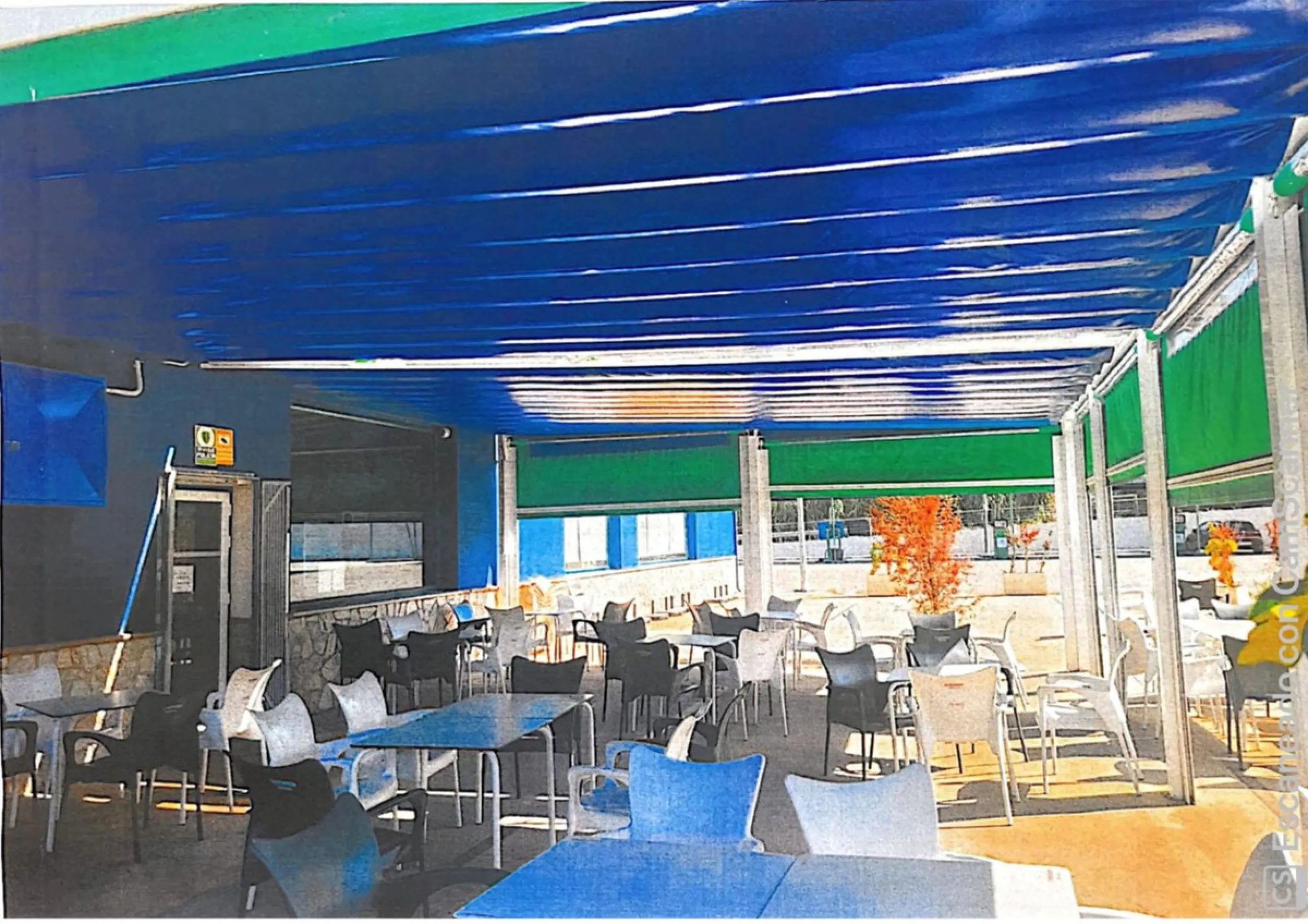 Gas station in Benamocarra with a restaurant and Mechanic´s workshop.