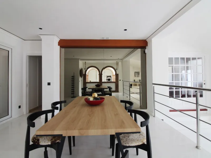 House - Detached Villa в продаже в Benalmadena, Málaga. В доме 3 спален и 3 ванных комнат. Площадь дома 375 м². Площадь участка 1115 м²