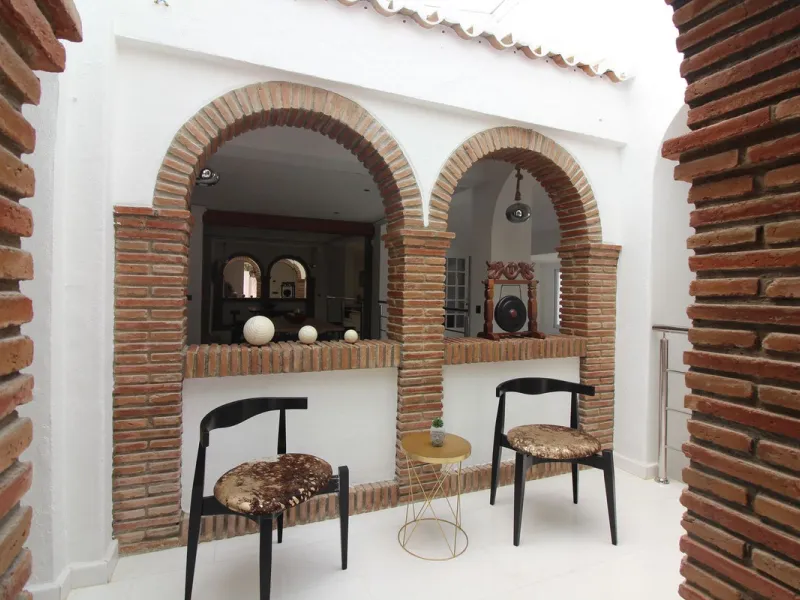 House - Detached Villa в продаже в Benalmadena, Málaga. В доме 3 спален и 3 ванных комнат. Площадь дома 375 м². Площадь участка 1115 м²