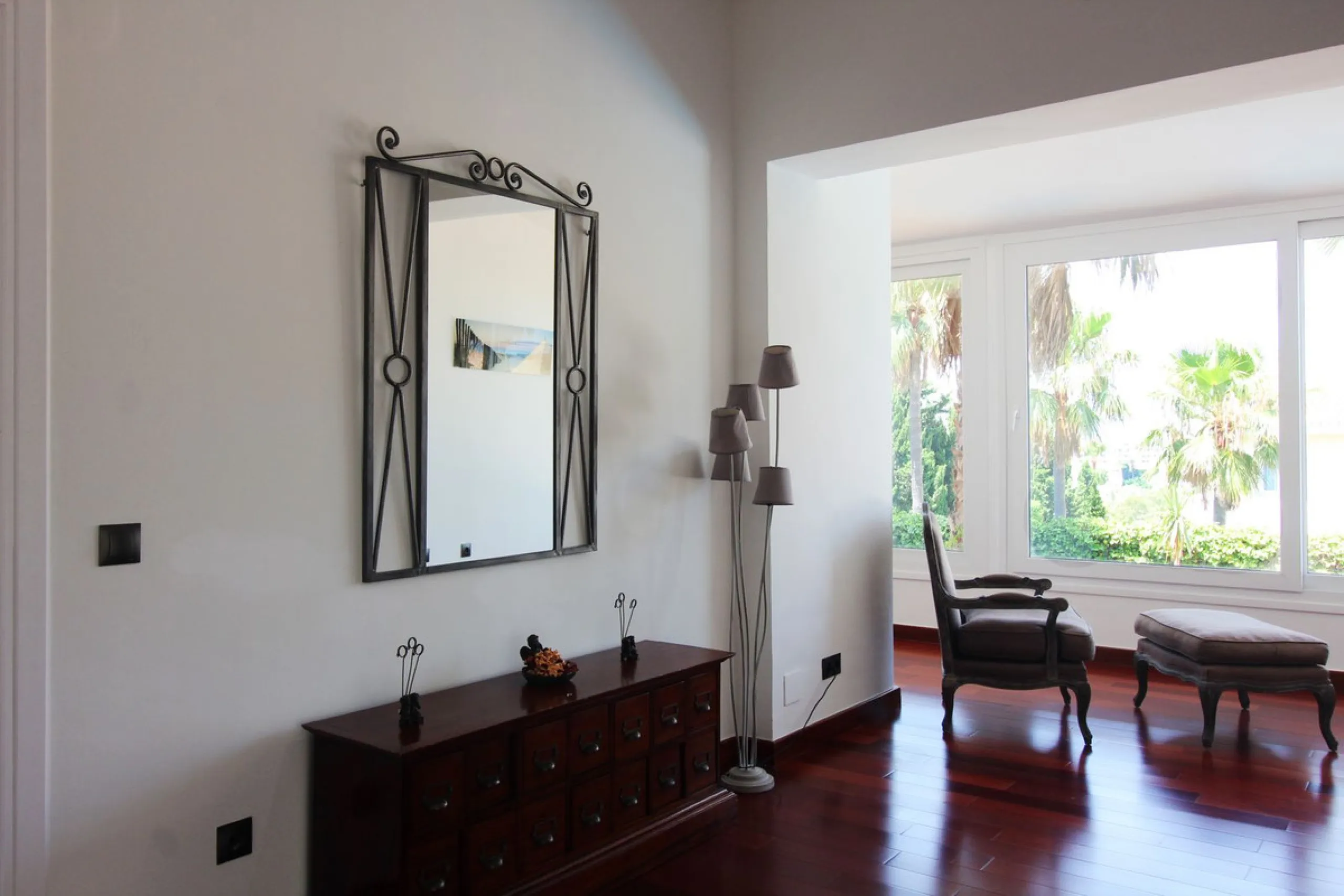 House - Detached Villa в продаже в Benalmadena, Málaga. В доме 3 спален и 3 ванных комнат. Площадь дома 375 м². Площадь участка 1115 м²