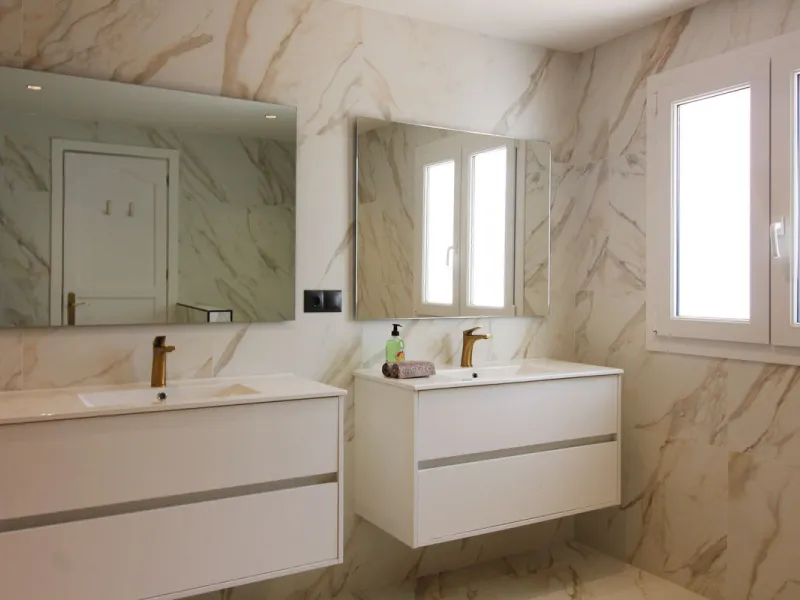 House - Detached Villa в продаже в Benalmadena, Málaga. В доме 3 спален и 3 ванных комнат. Площадь дома 375 м². Площадь участка 1115 м²
