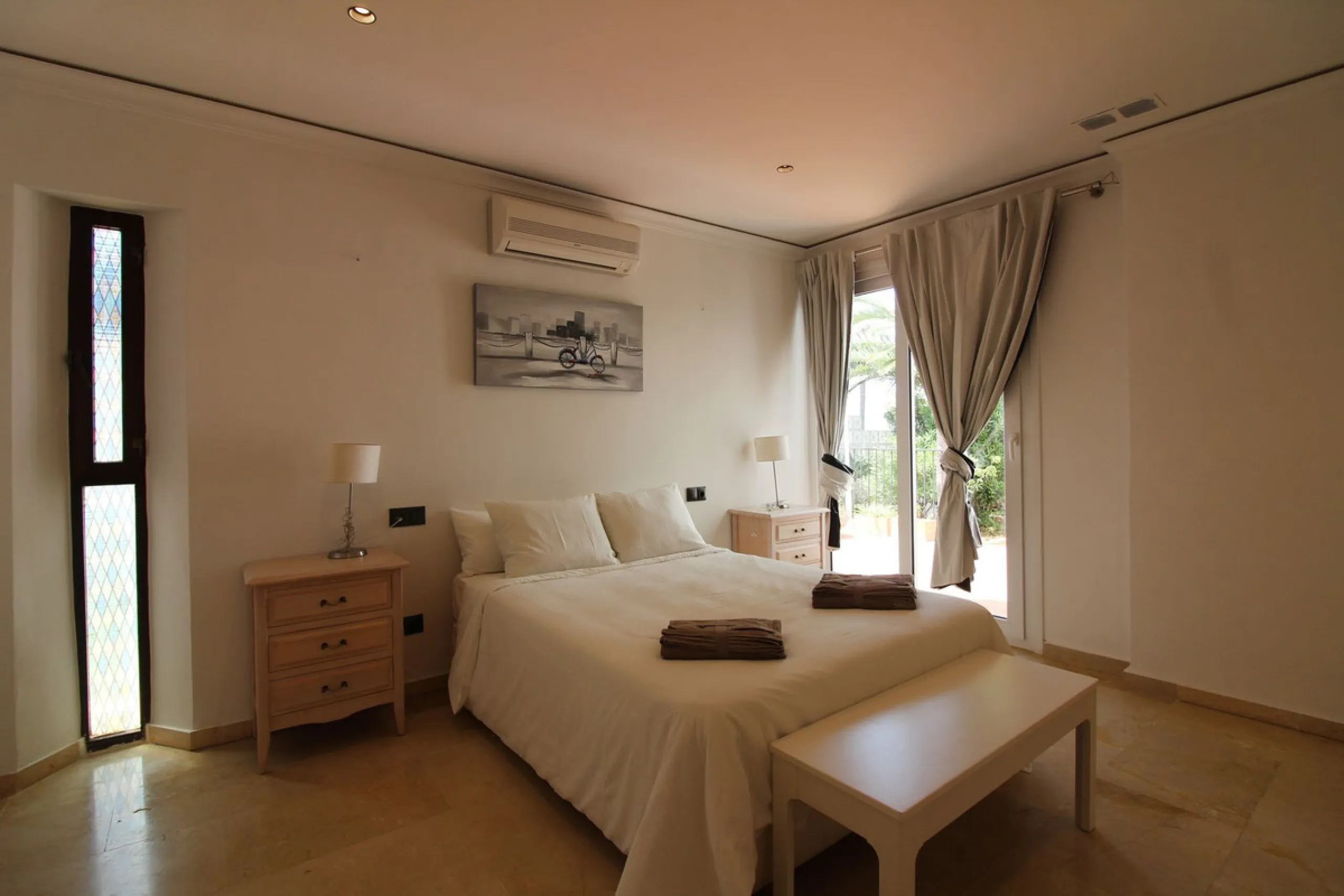 House - Detached Villa в продаже в Benalmadena, Málaga. В доме 3 спален и 3 ванных комнат. Площадь дома 375 м². Площадь участка 1115 м²