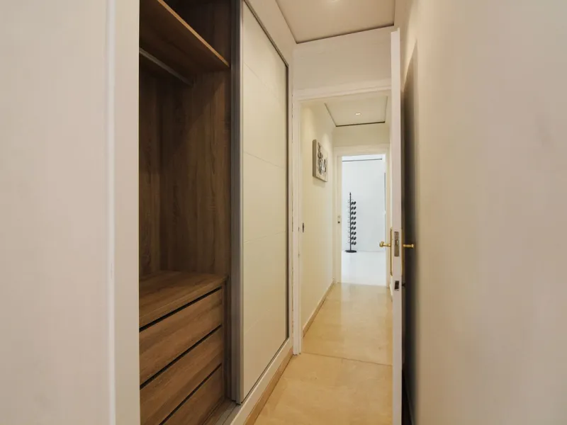House - Detached Villa в продаже в Benalmadena, Málaga. В доме 3 спален и 3 ванных комнат. Площадь дома 375 м². Площадь участка 1115 м²