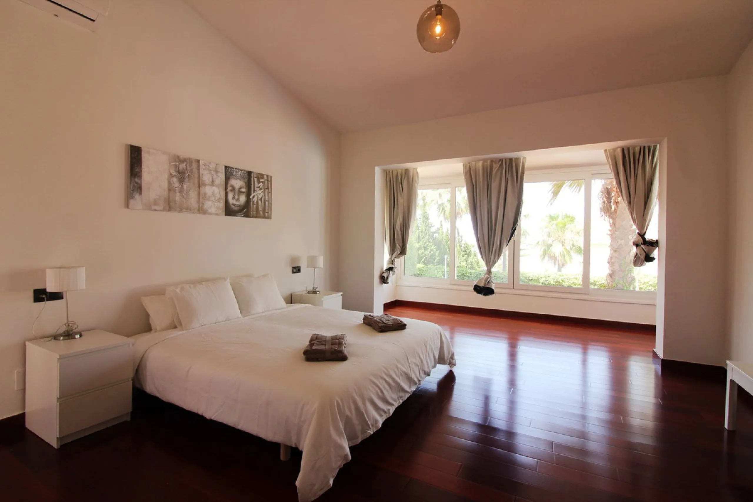 House - Detached Villa в продаже в Benalmadena, Málaga. В доме 3 спален и 3 ванных комнат. Площадь дома 375 м². Площадь участка 1115 м²