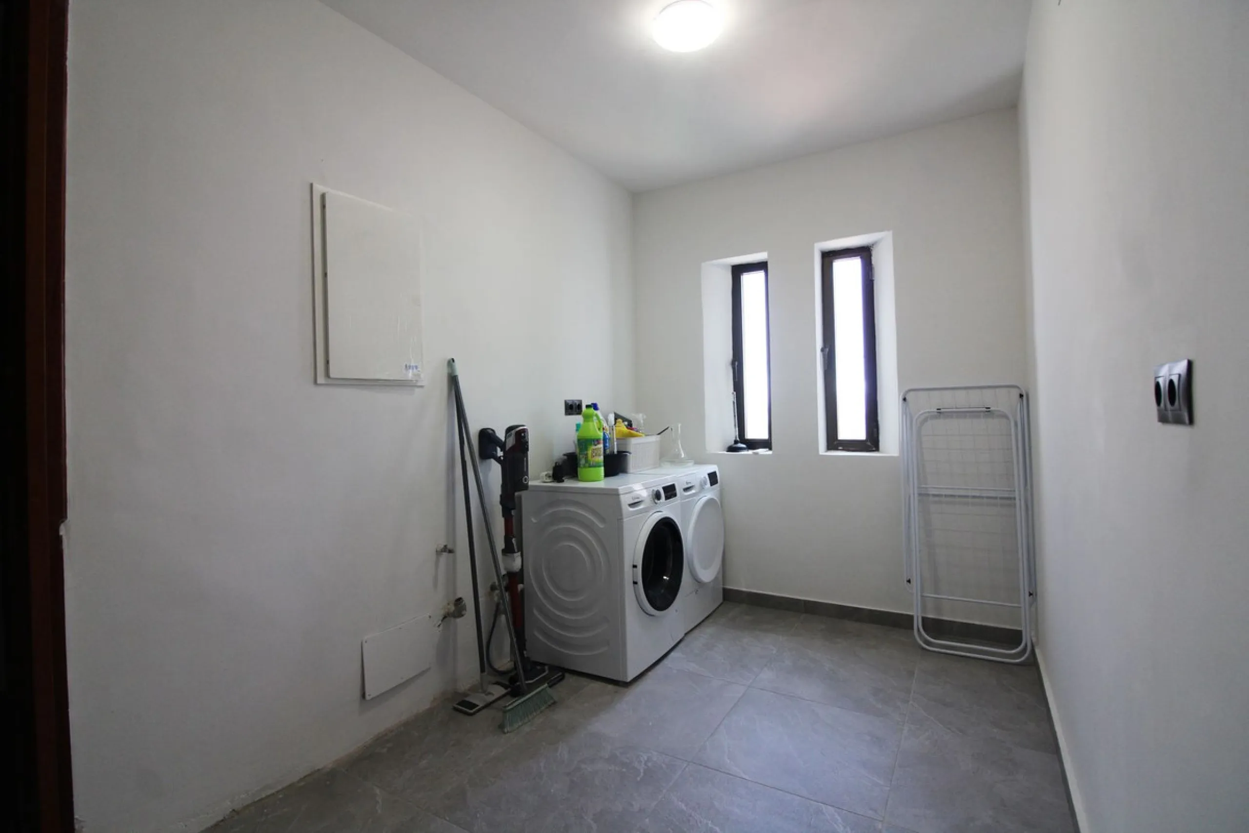House - Detached Villa в продаже в Benalmadena, Málaga. В доме 3 спален и 3 ванных комнат. Площадь дома 375 м². Площадь участка 1115 м²